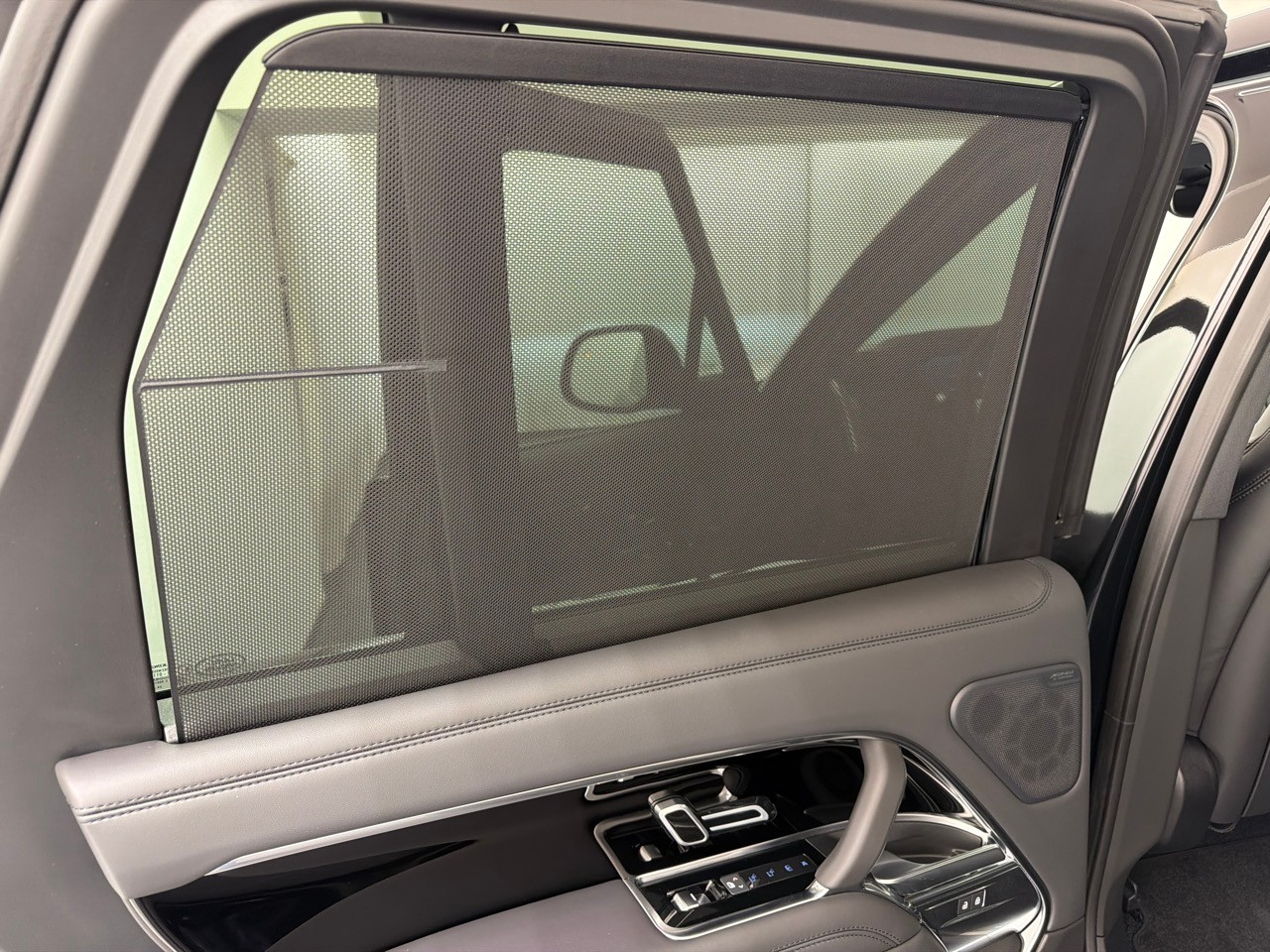 LAND ROVER RR P460e PHEV HSE-image-9