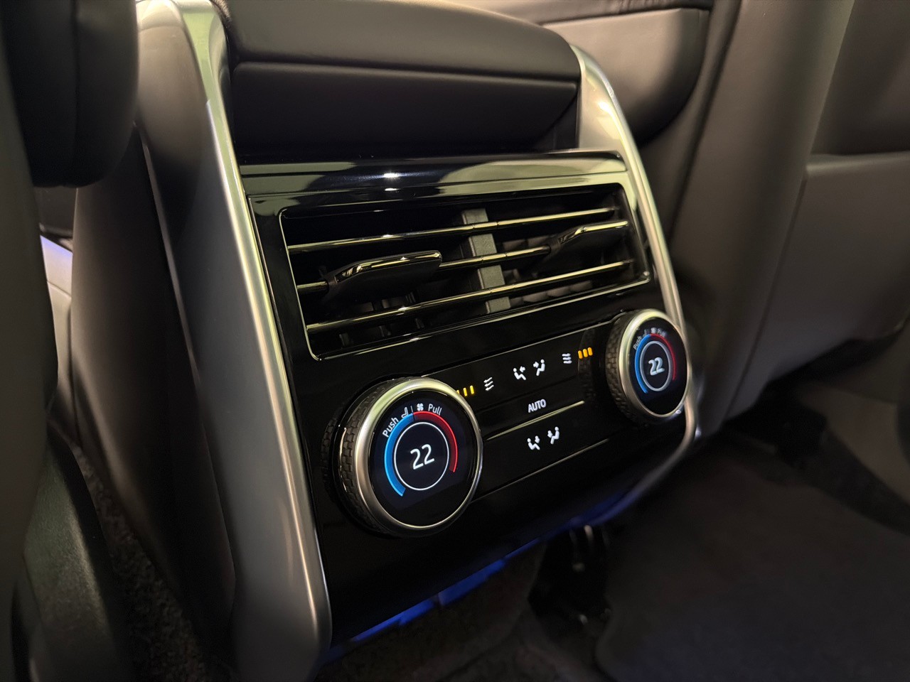 LAND ROVER RR P460e PHEV HSE-image-8