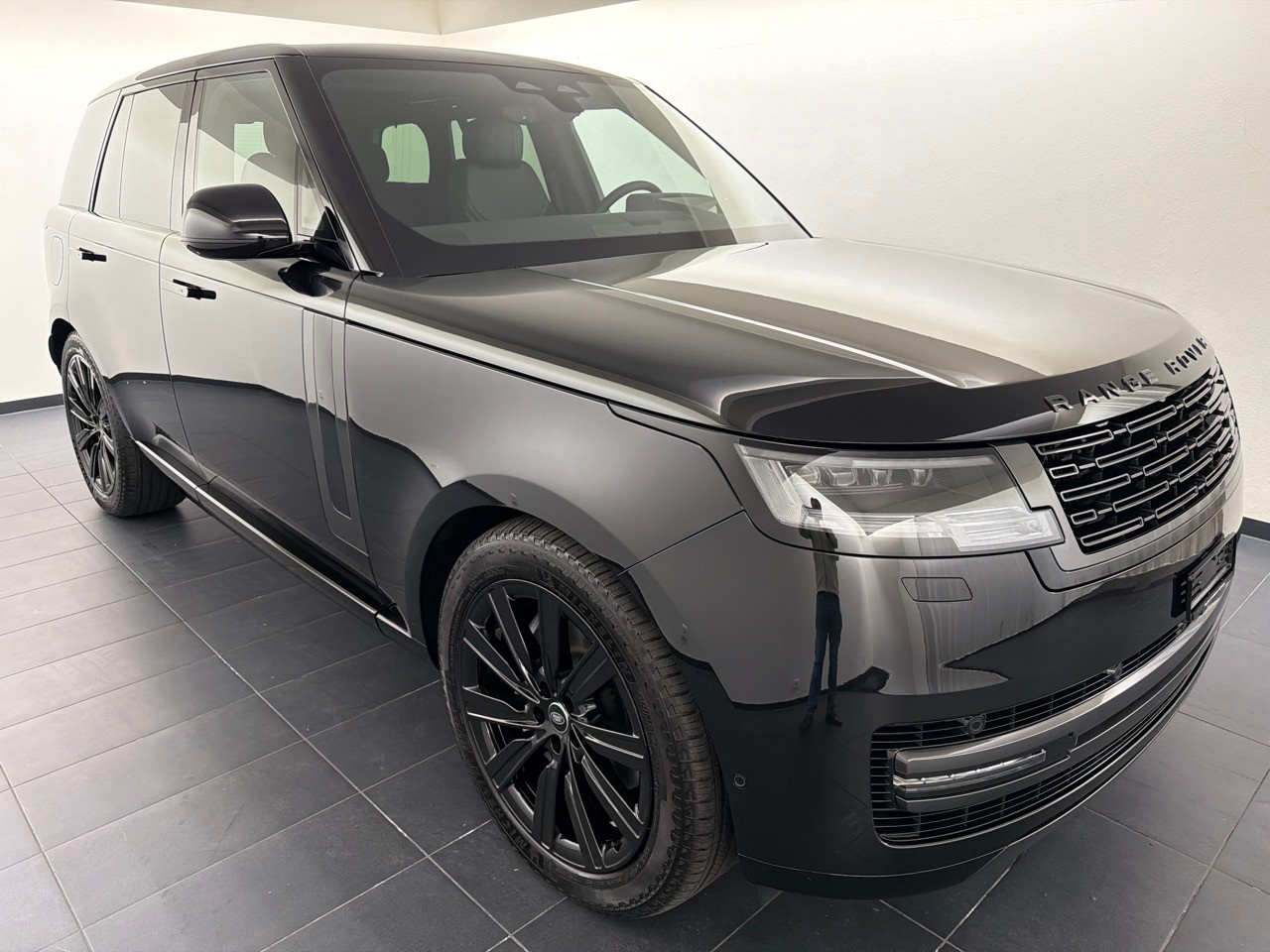 LAND ROVER RR P460e PHEV HSE-showroom-element-3