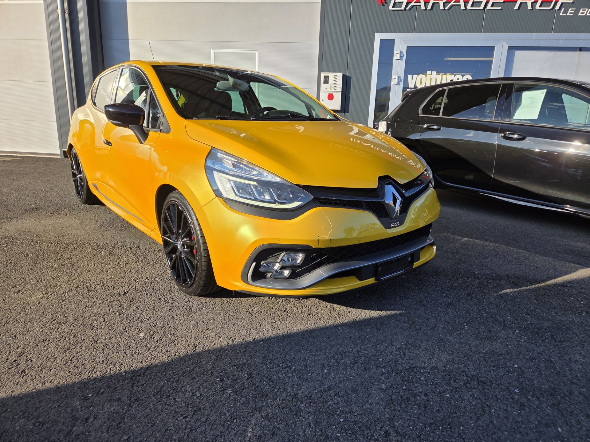 RENAULT Clio 1.6 T RS 220 Trophy EDC-image-1