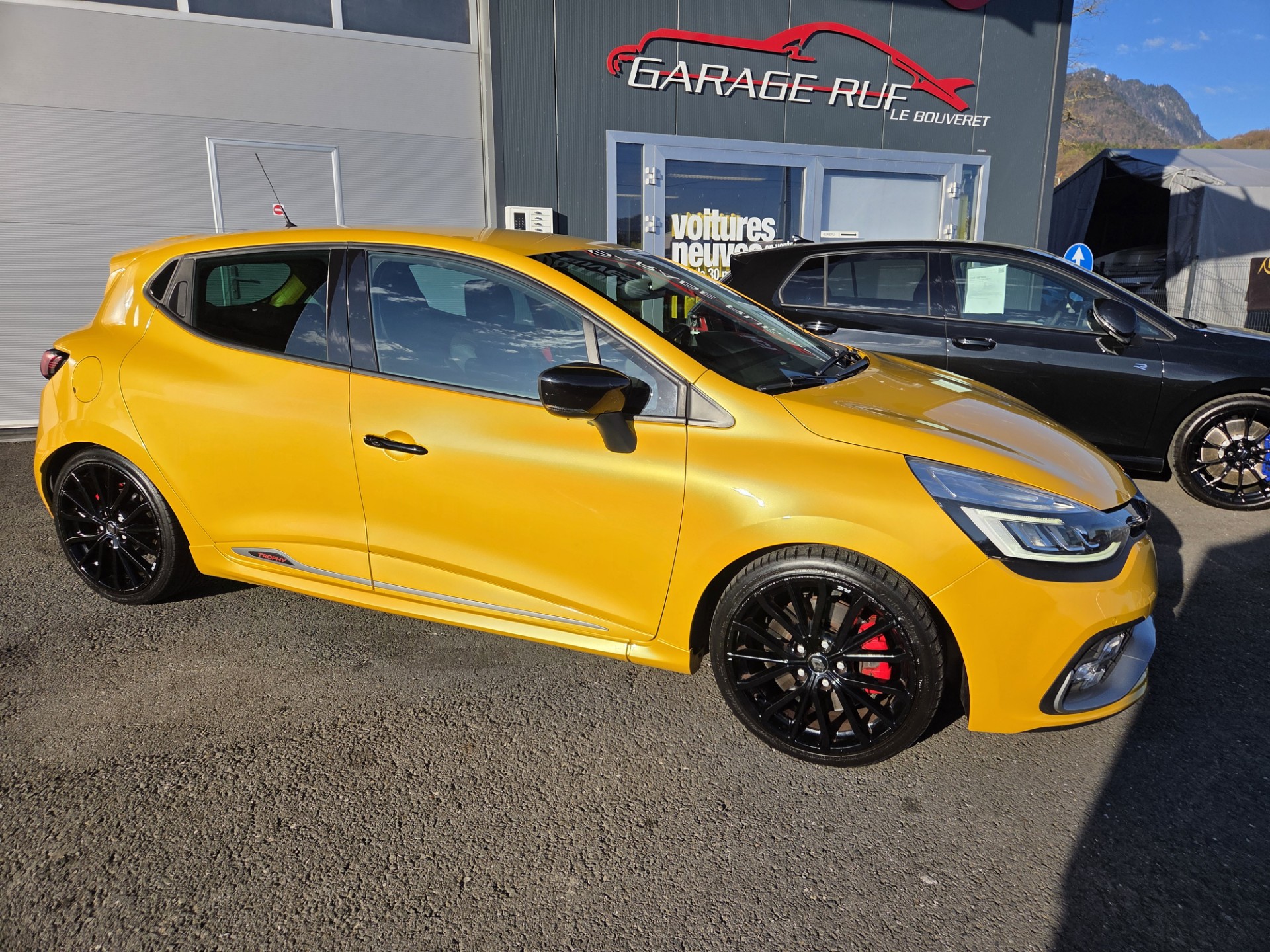 RENAULT Clio 1.6 T RS 220 Trophy EDC-image-0