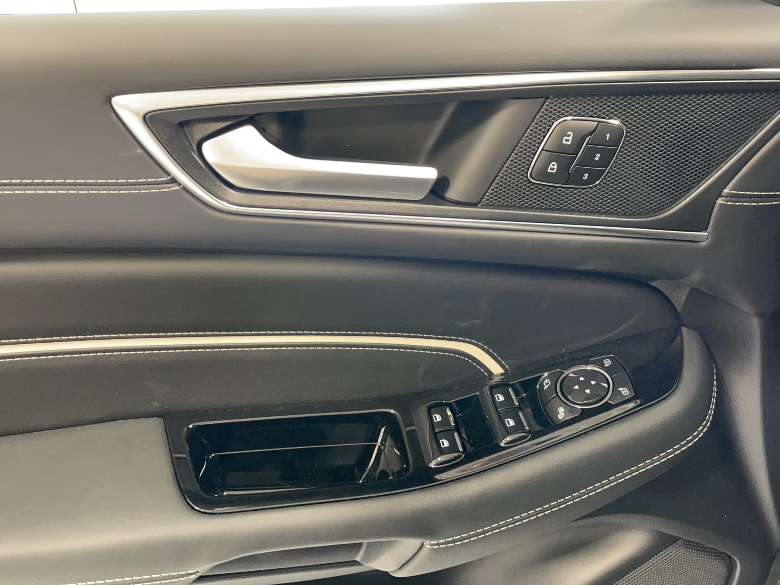FORD S-Max 2.5 Hybrid Vignale-image-10