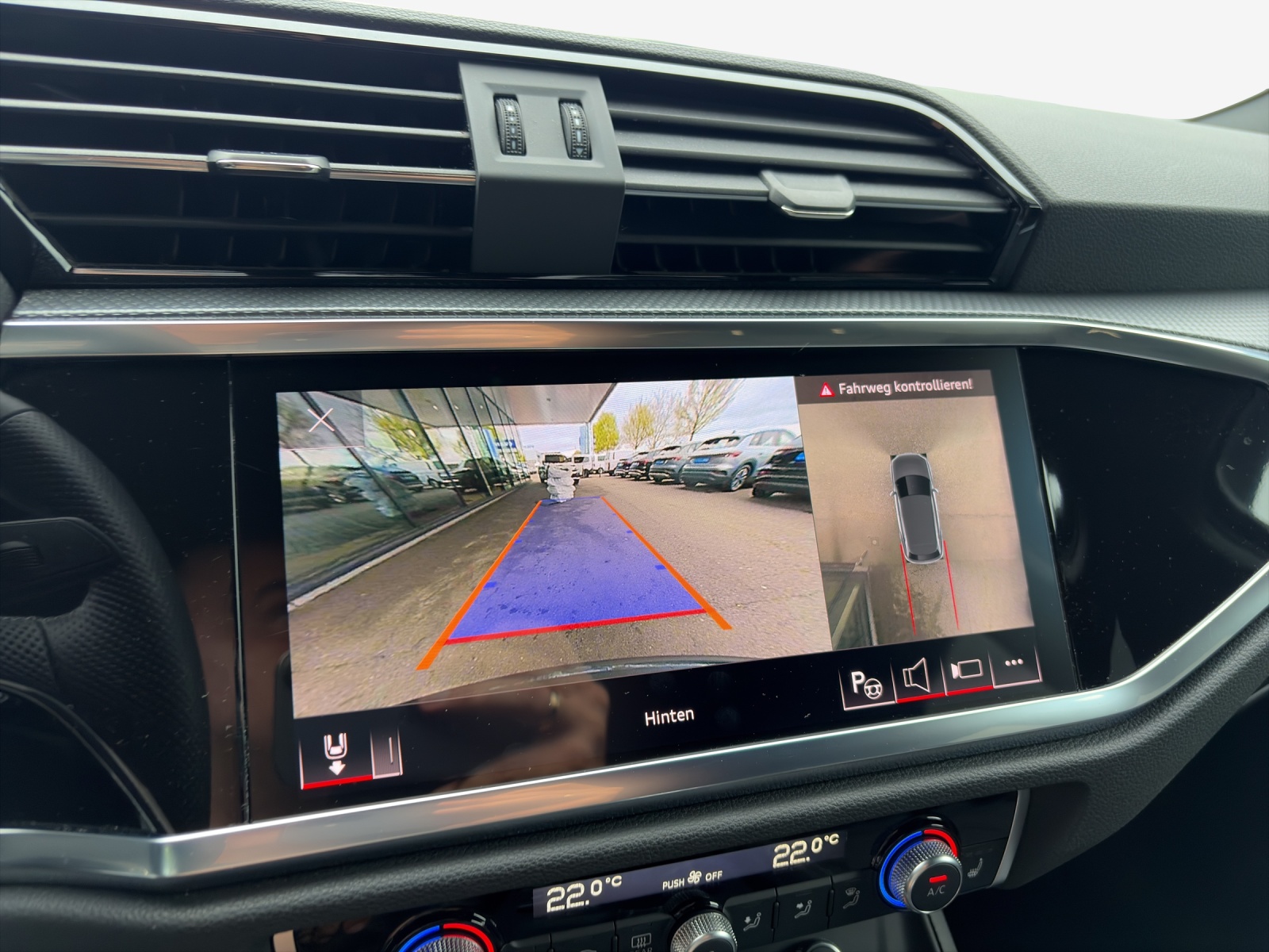 AUDI Q3 35 TDI S line Attraction quattro S-tronic-image-14