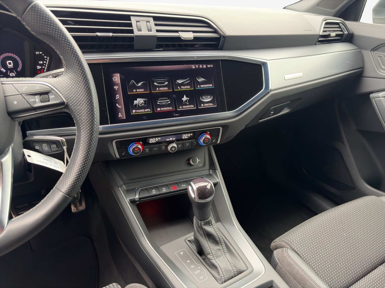 AUDI Q3 35 TDI S line Attraction quattro S-tronic-image-10