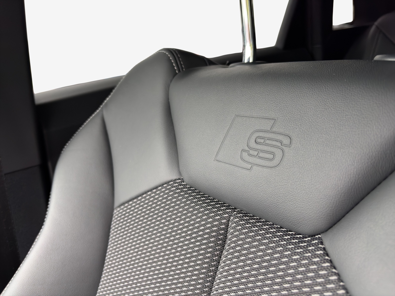 AUDI Q3 35 TDI S line Attraction quattro S-tronic-image-15