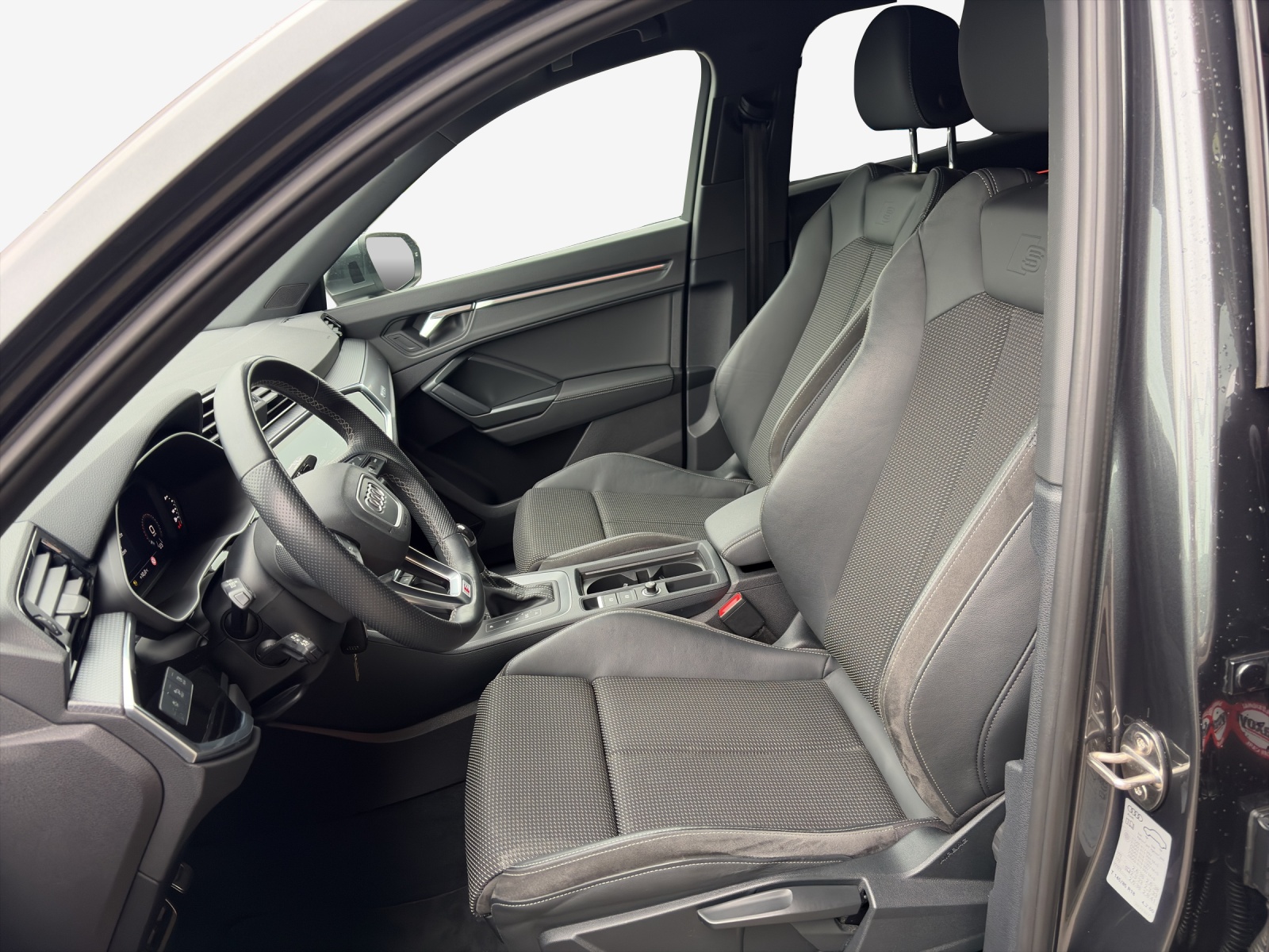 AUDI Q3 35 TDI S line Attraction quattro S-tronic-image-7