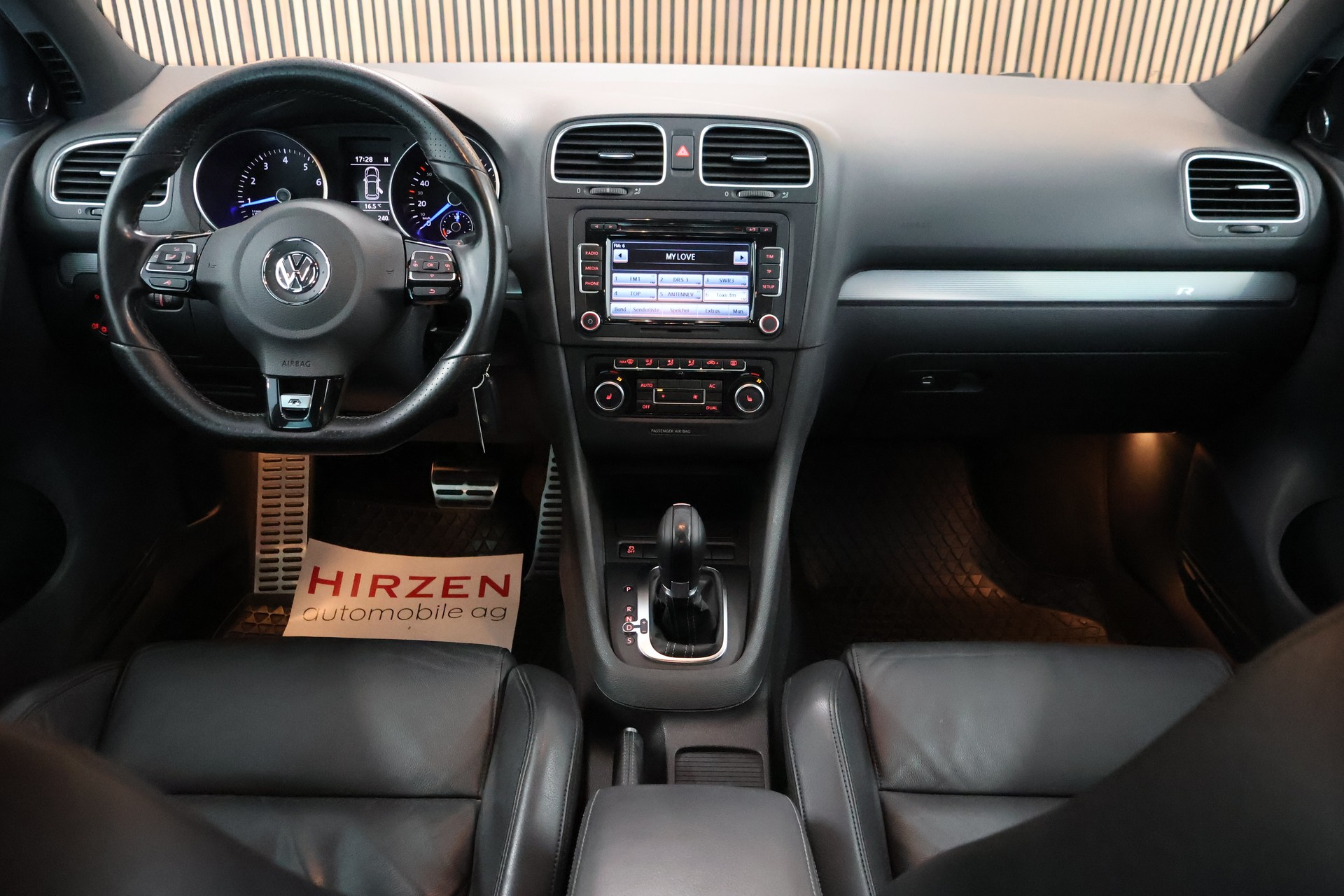 VW Golf 2.0 TSI R 4Motion DSG-image-15