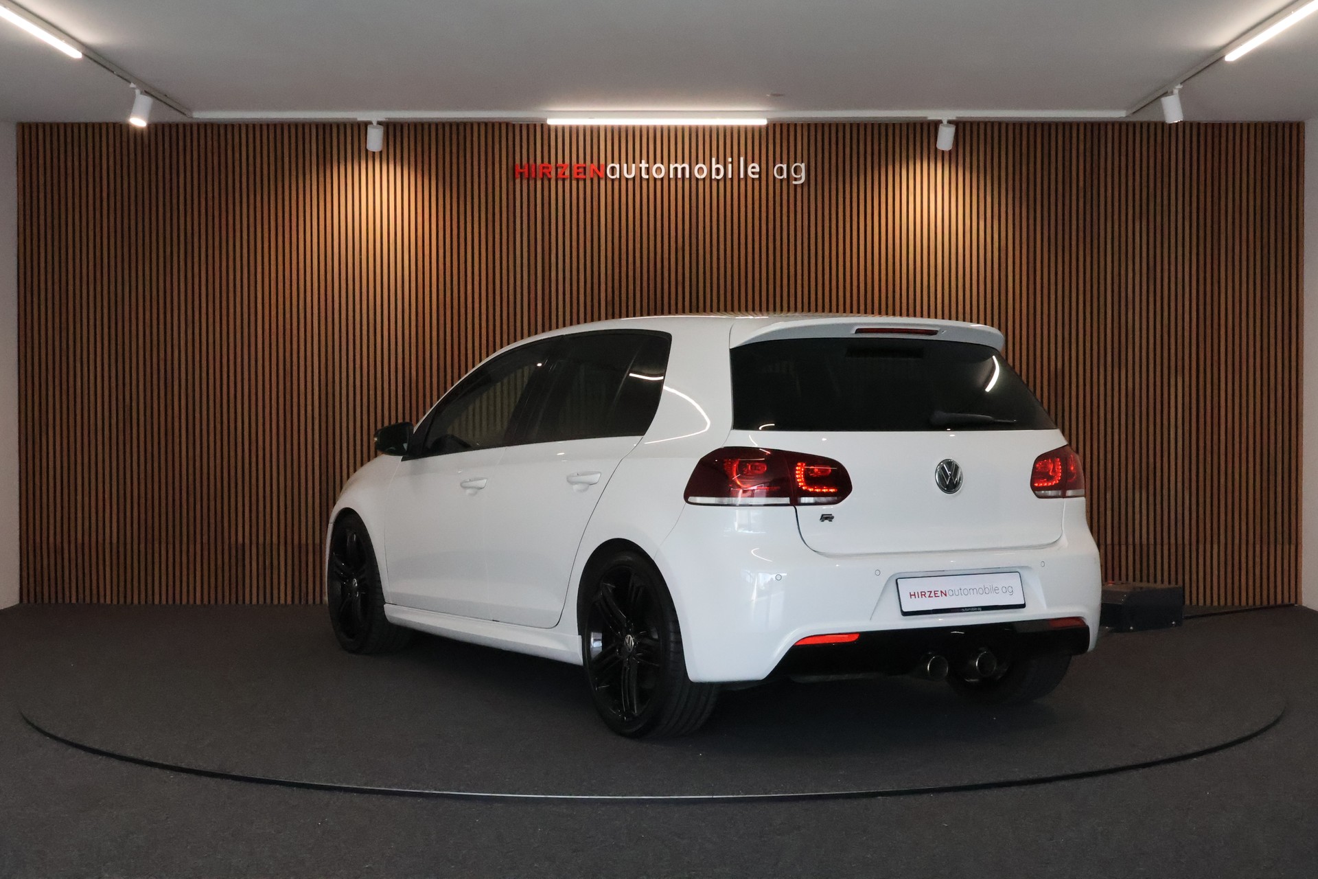 VW Golf 2.0 TSI R 4Motion DSG-image-2