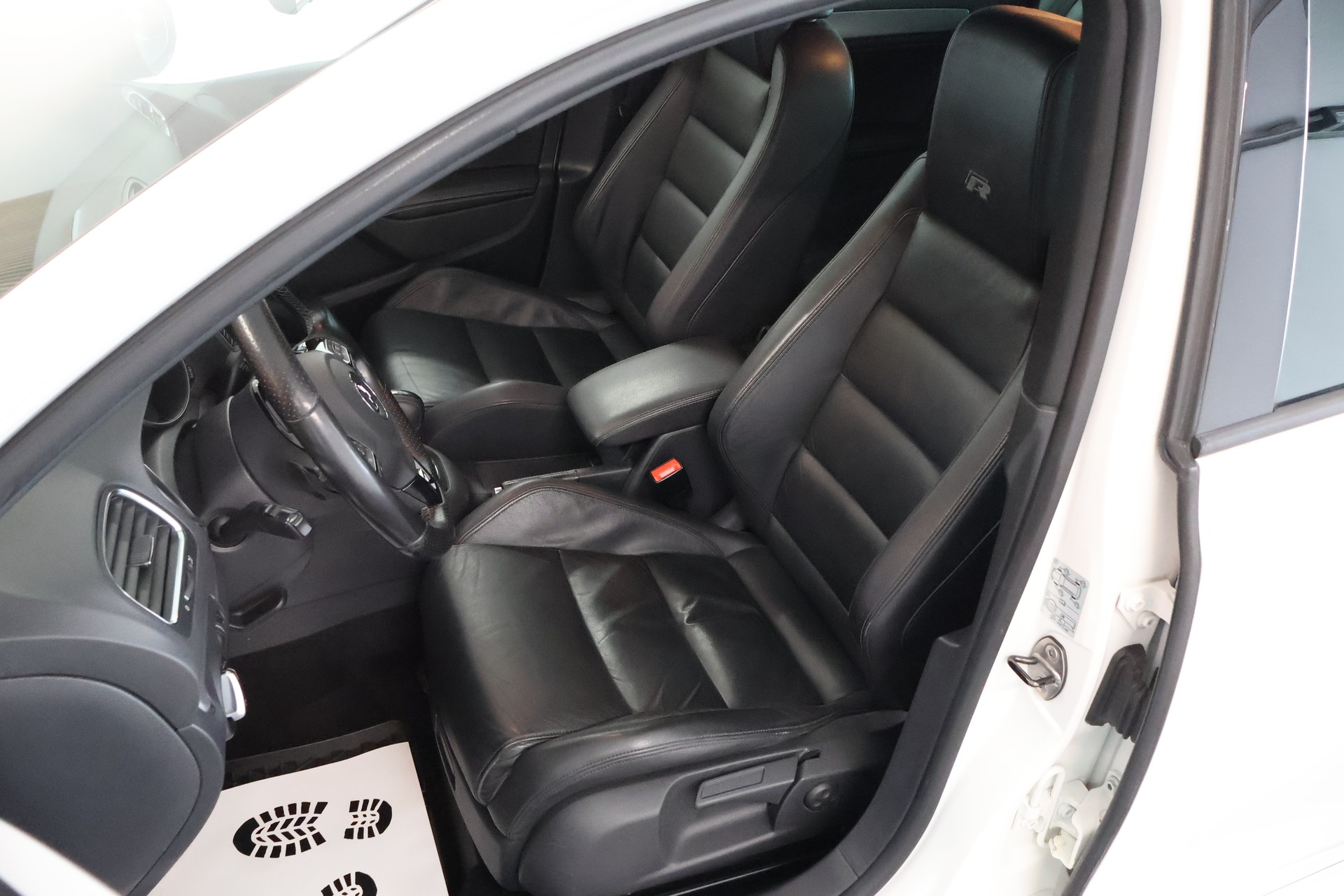 VW Golf 2.0 TSI R 4Motion DSG-image-10