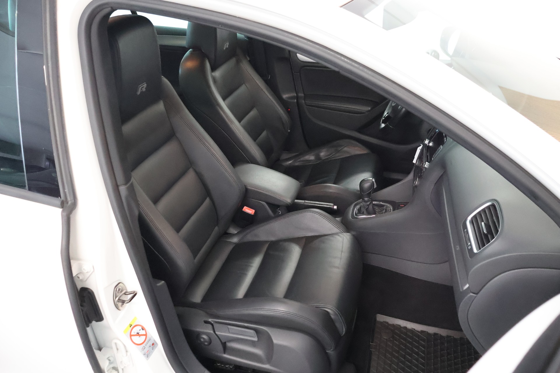 VW Golf 2.0 TSI R 4Motion DSG-image-14