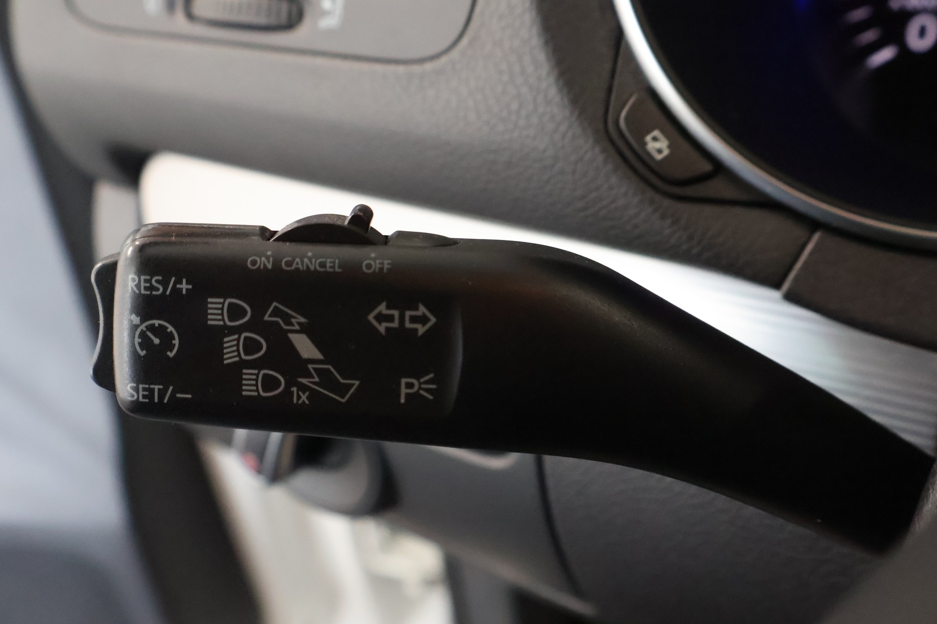 VW Golf 2.0 TSI R 4Motion DSG-image-24