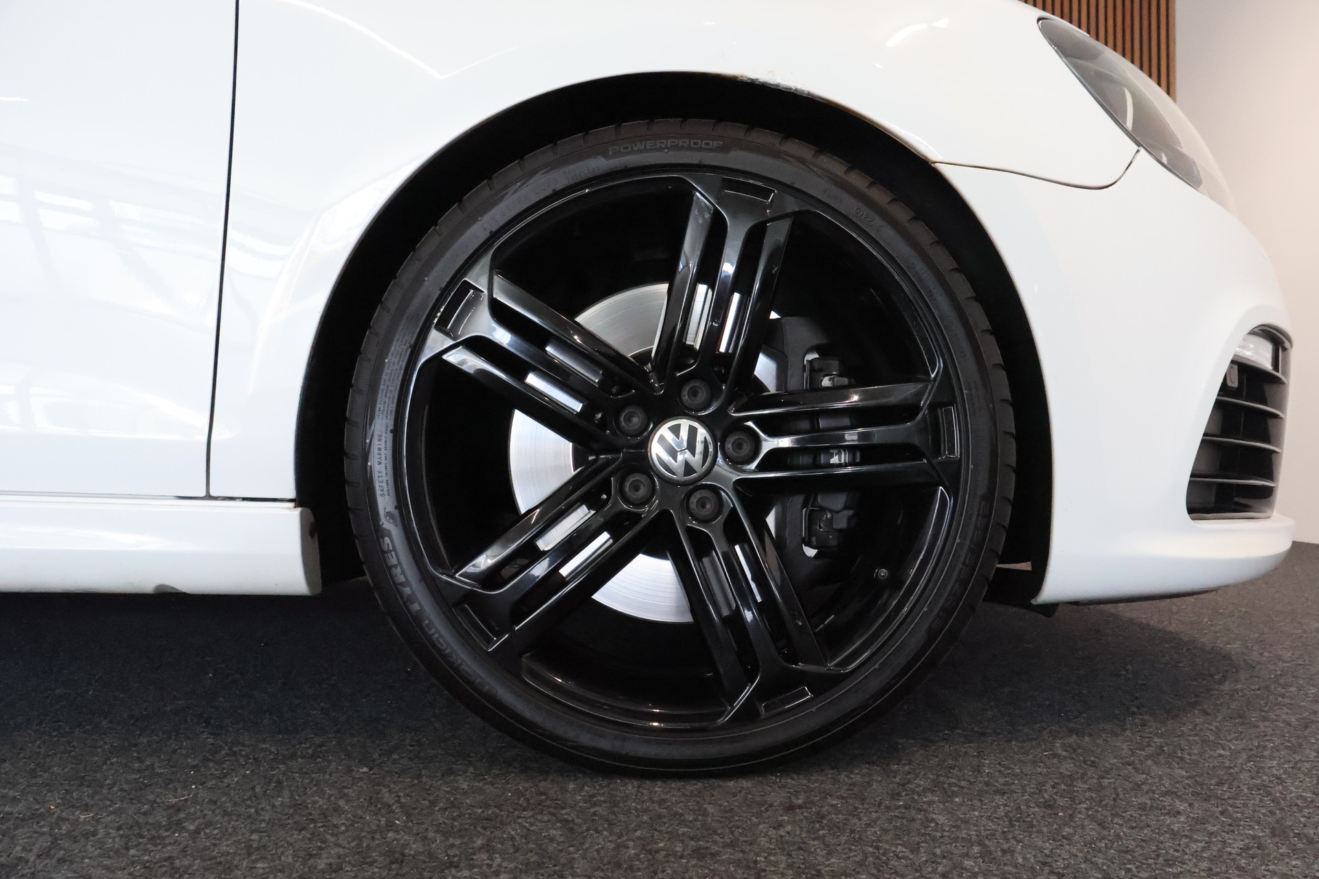 VW Golf 2.0 TSI R 4Motion DSG-image-28