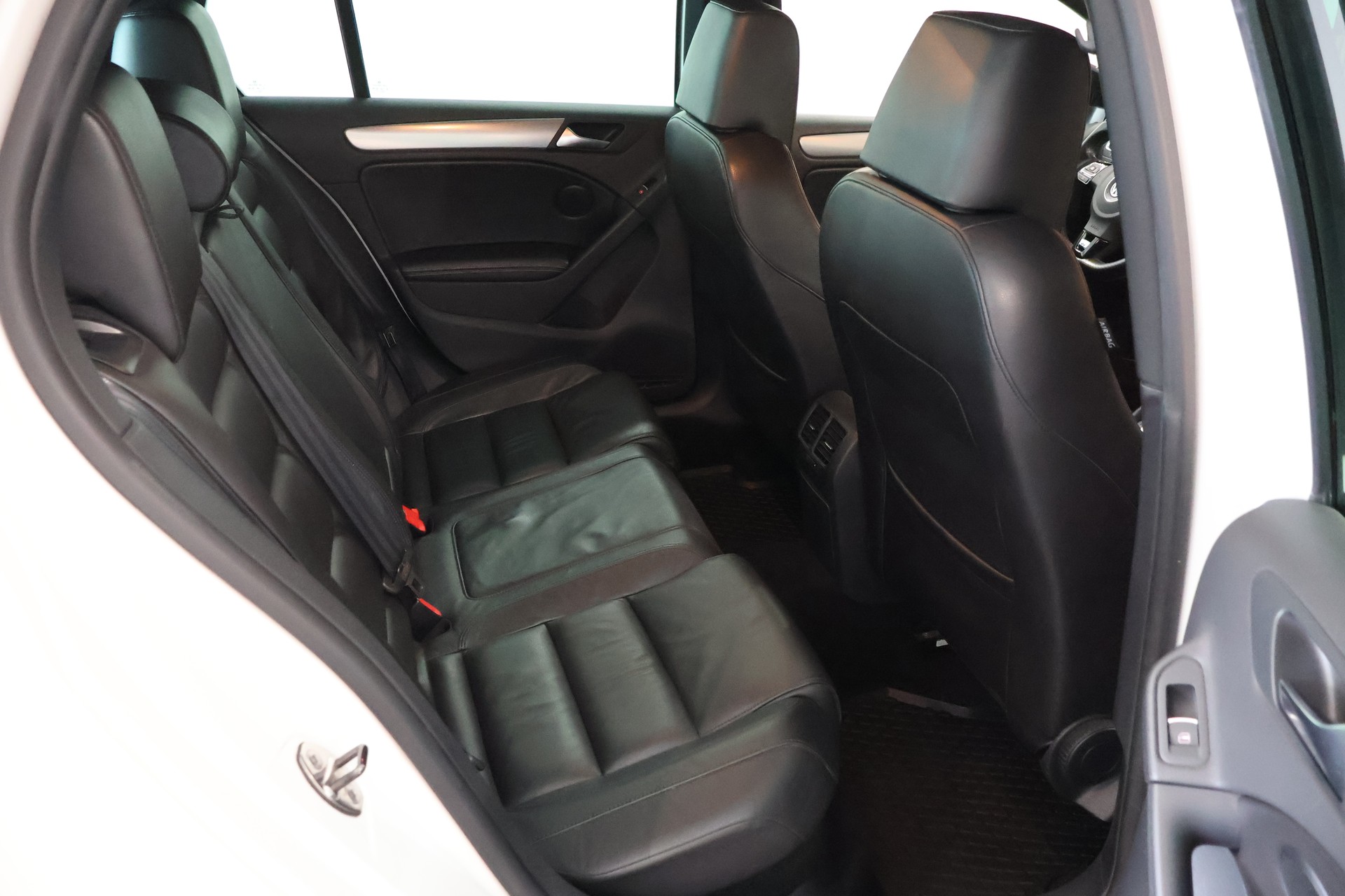 VW Golf 2.0 TSI R 4Motion DSG-image-12