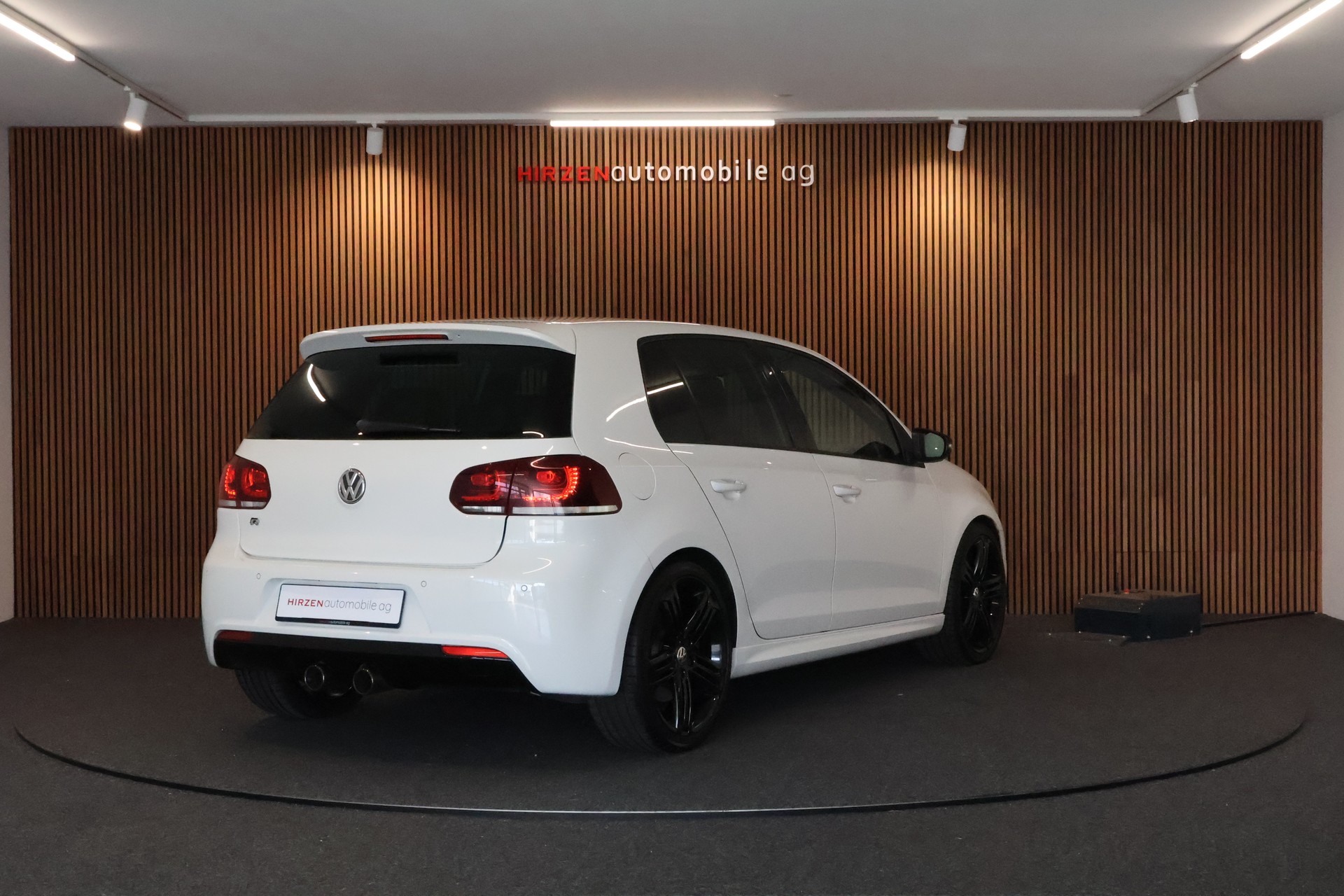VW Golf 2.0 TSI R 4Motion DSG-image-4