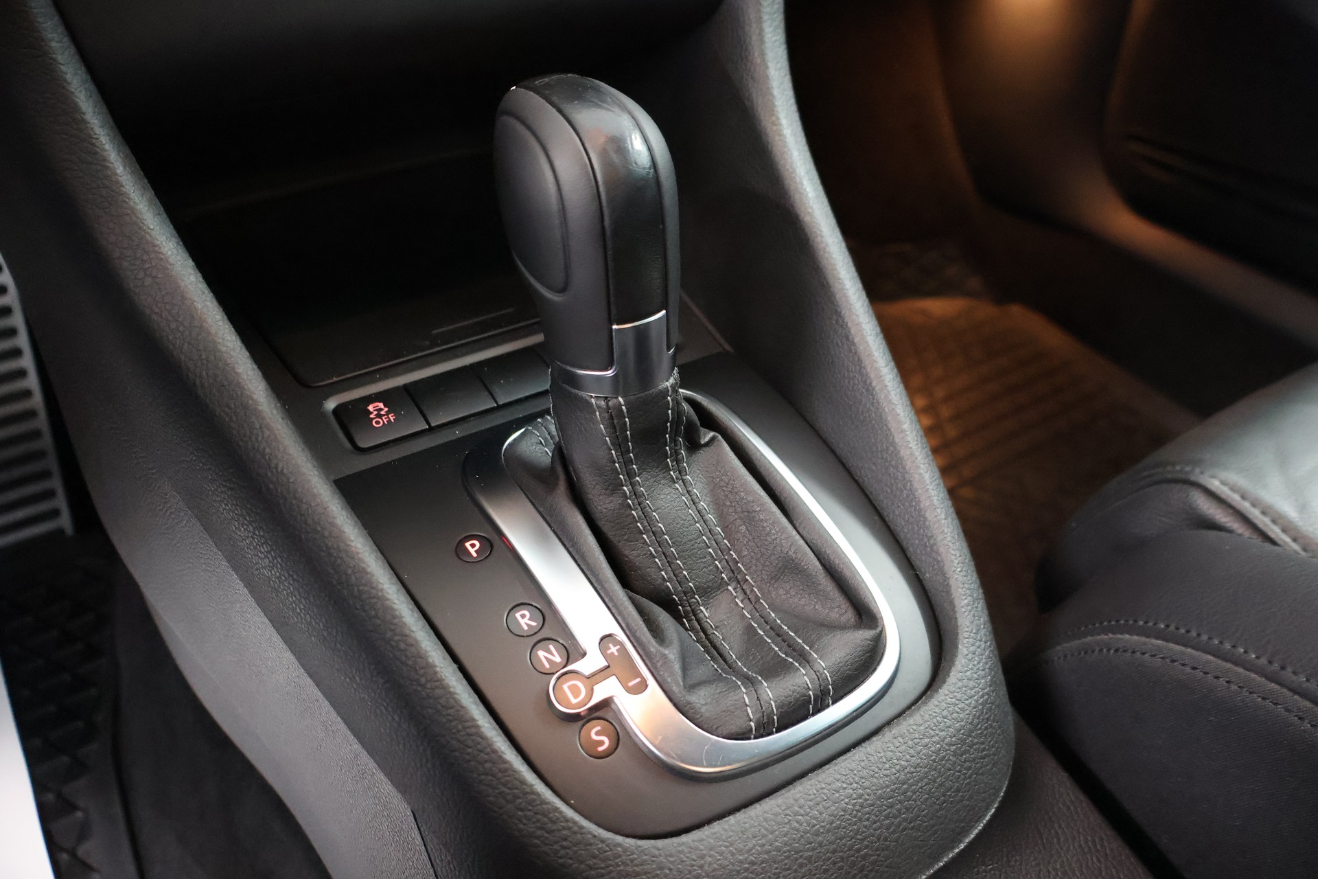 VW Golf 2.0 TSI R 4Motion DSG-image-22