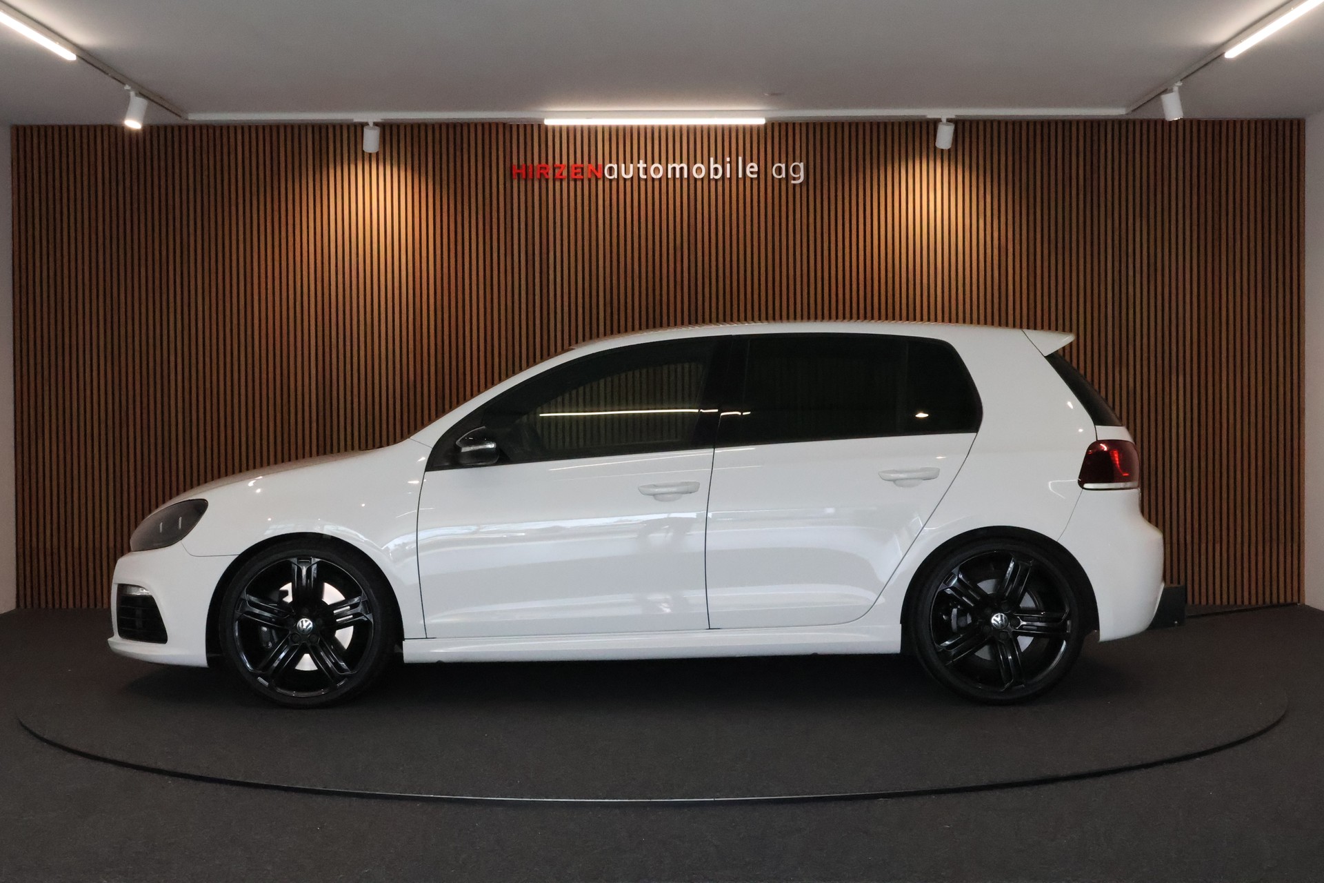 VW Golf 2.0 TSI R 4Motion DSG-image-1