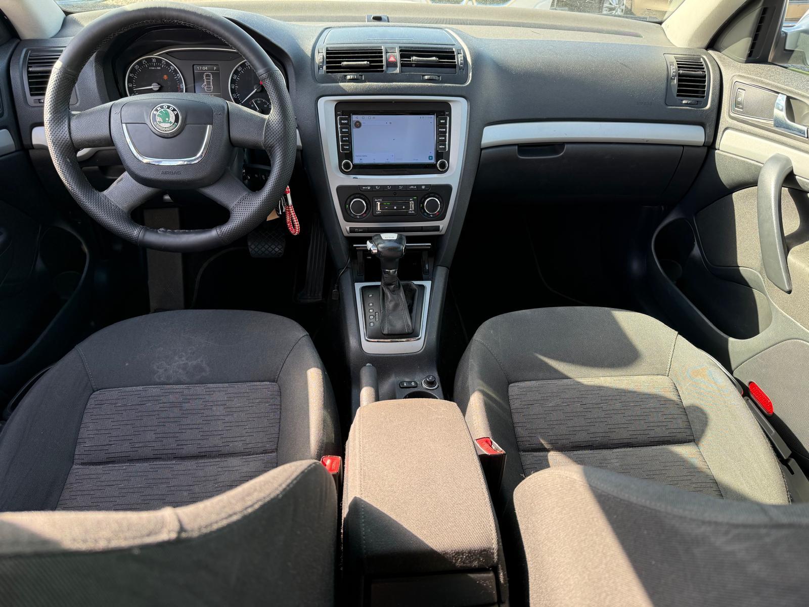 SKODA Octavia Combi 1.6 TDI Ambition DSG-image-8
