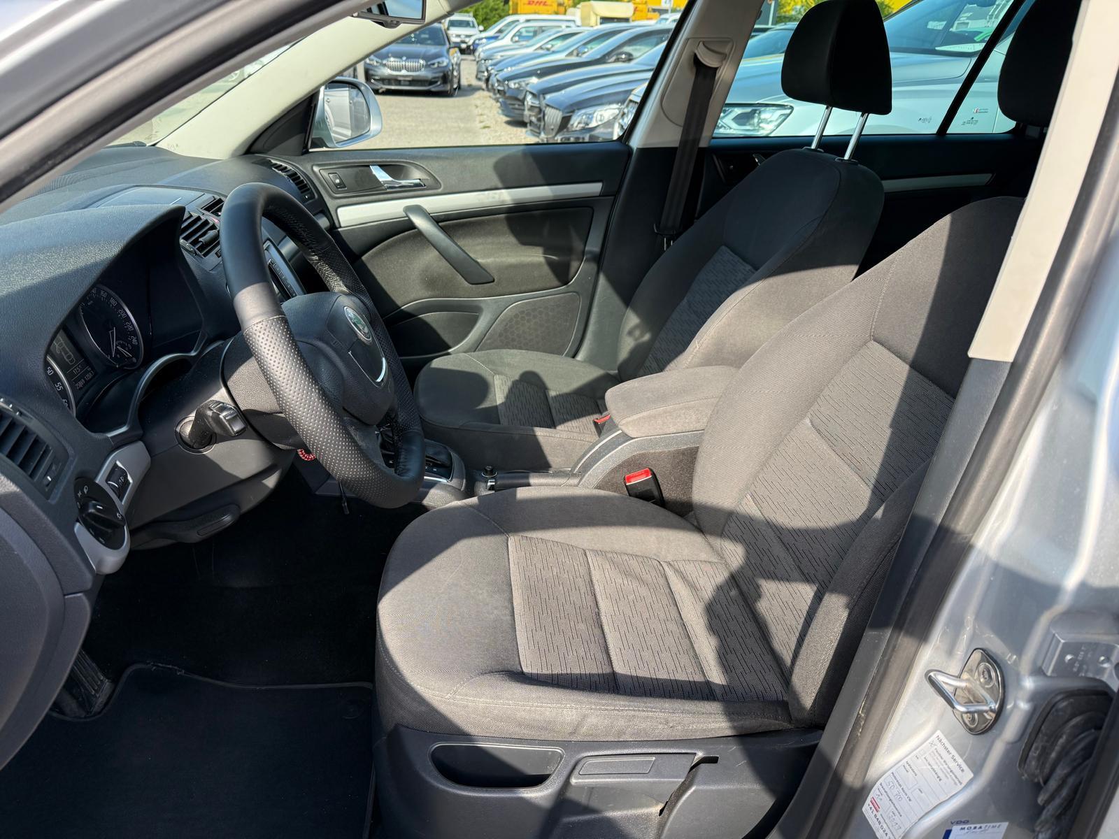 SKODA Octavia Combi 1.6 TDI Ambition DSG-image-7