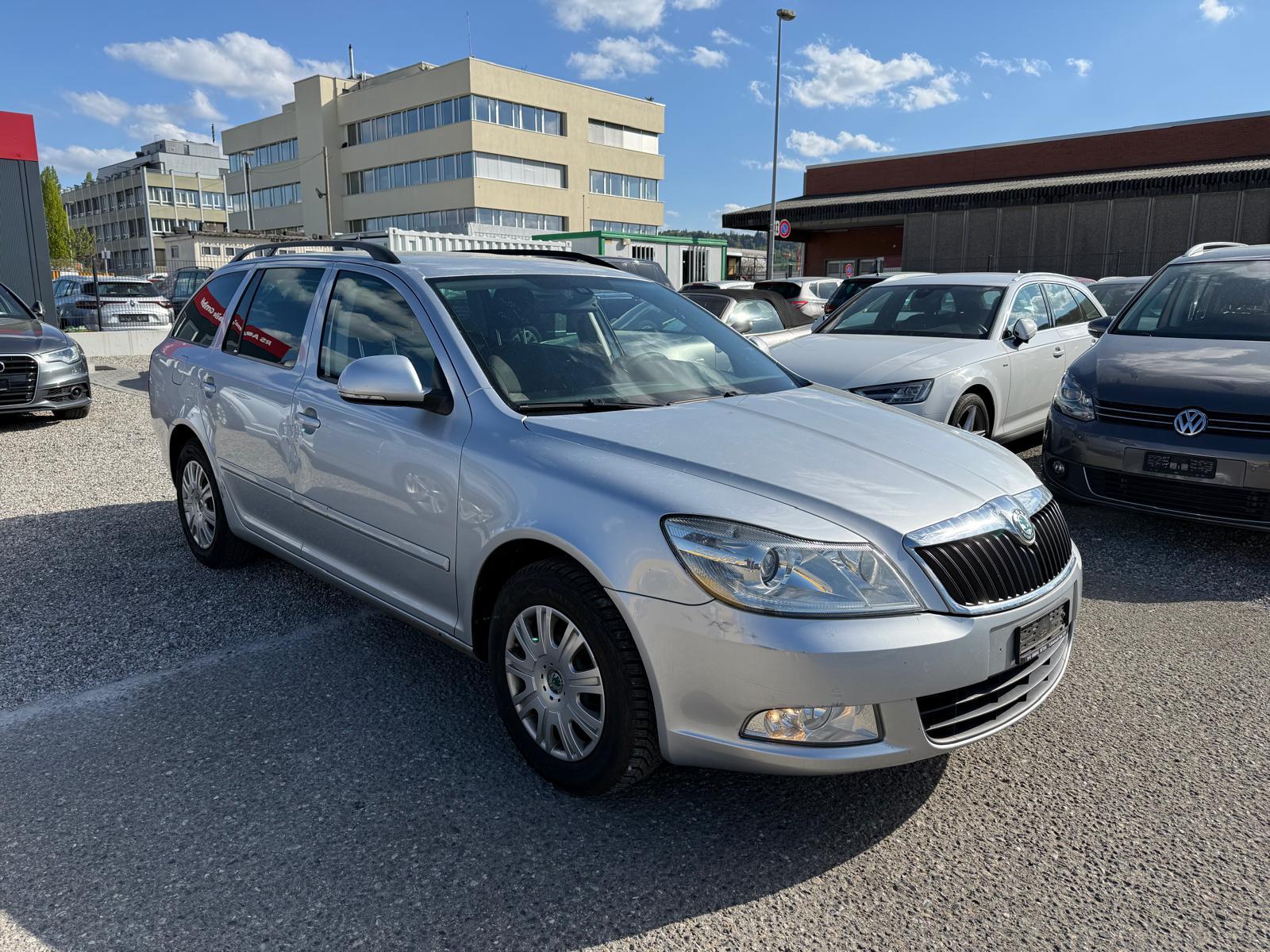 SKODA Octavia Combi 1.6 TDI Ambition DSG-image-1