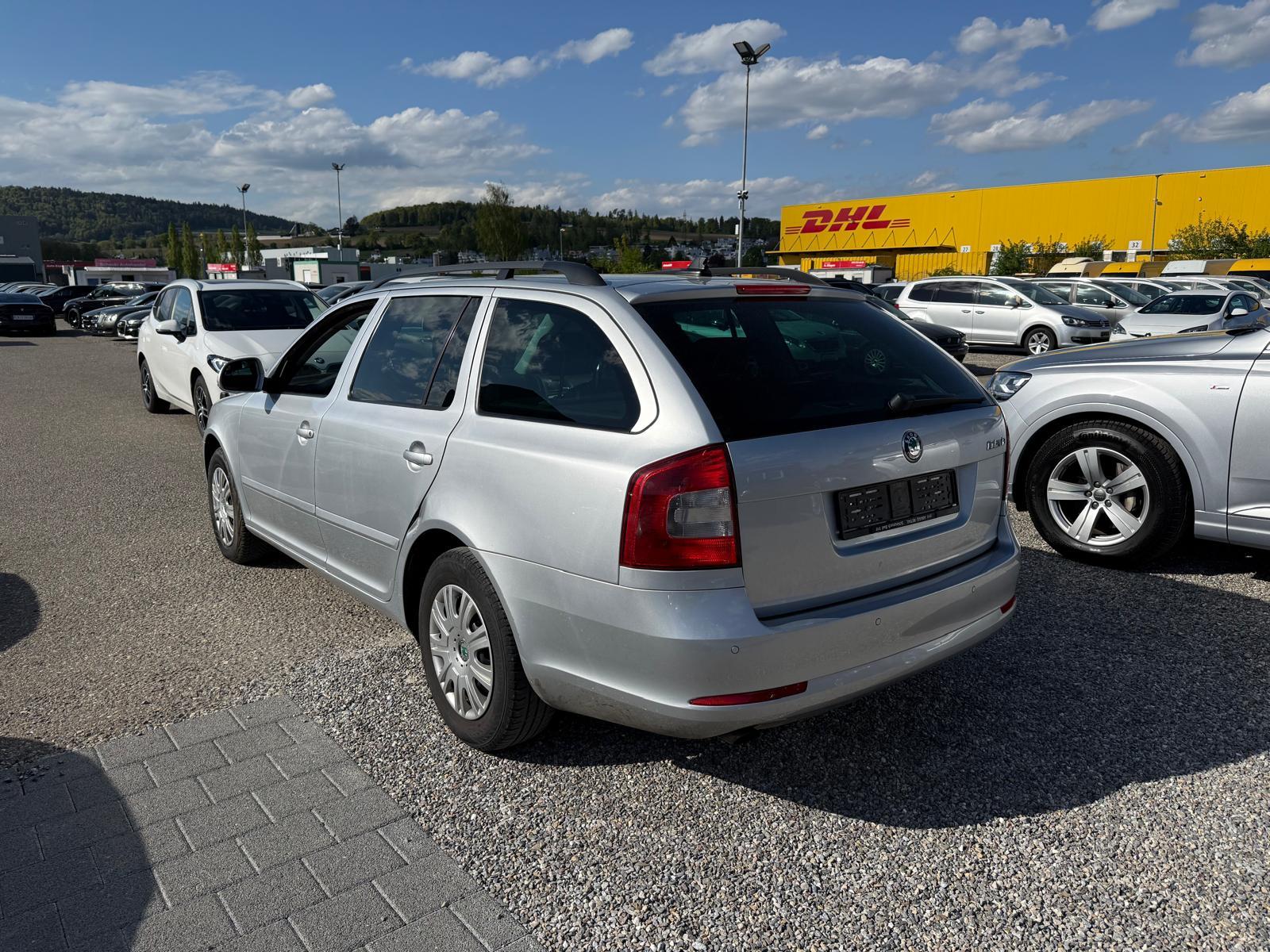 SKODA Octavia Combi 1.6 TDI Ambition DSG-image-4