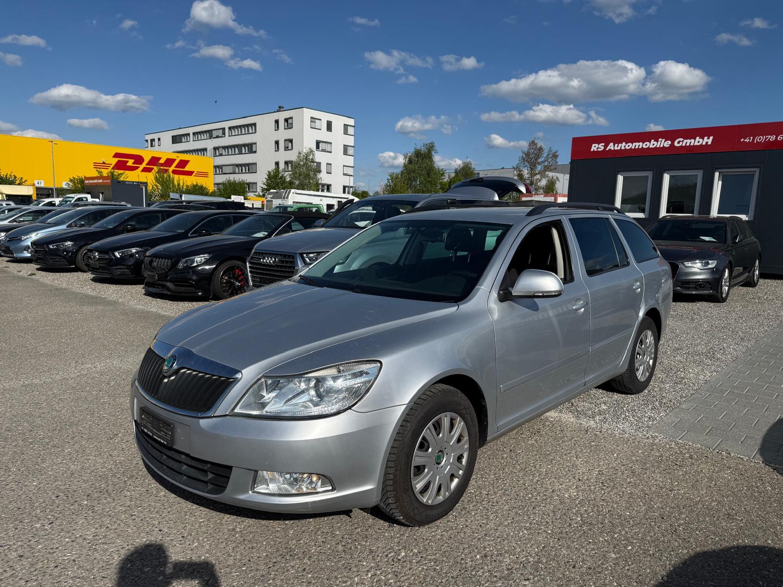 SKODA Octavia Combi 1.6 TDI Ambition DSG-image-0