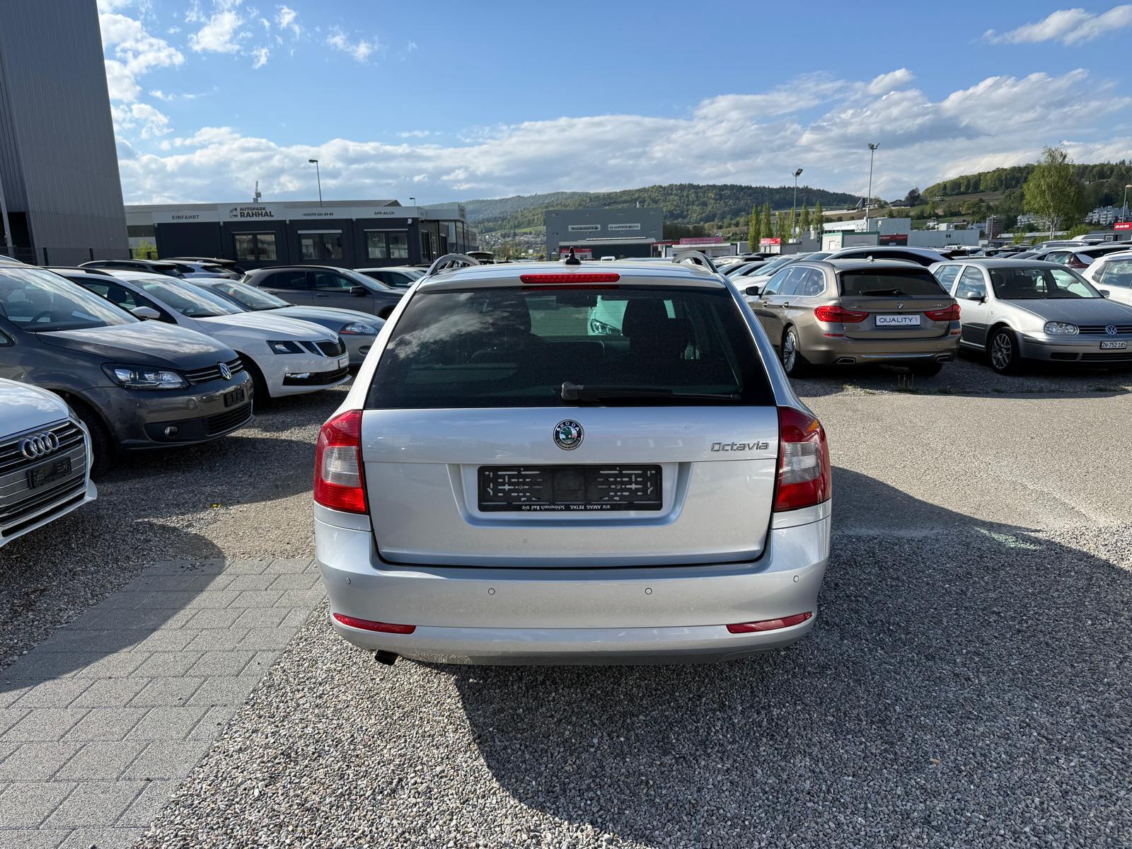 SKODA Octavia Combi 1.6 TDI Ambition DSG-image-6