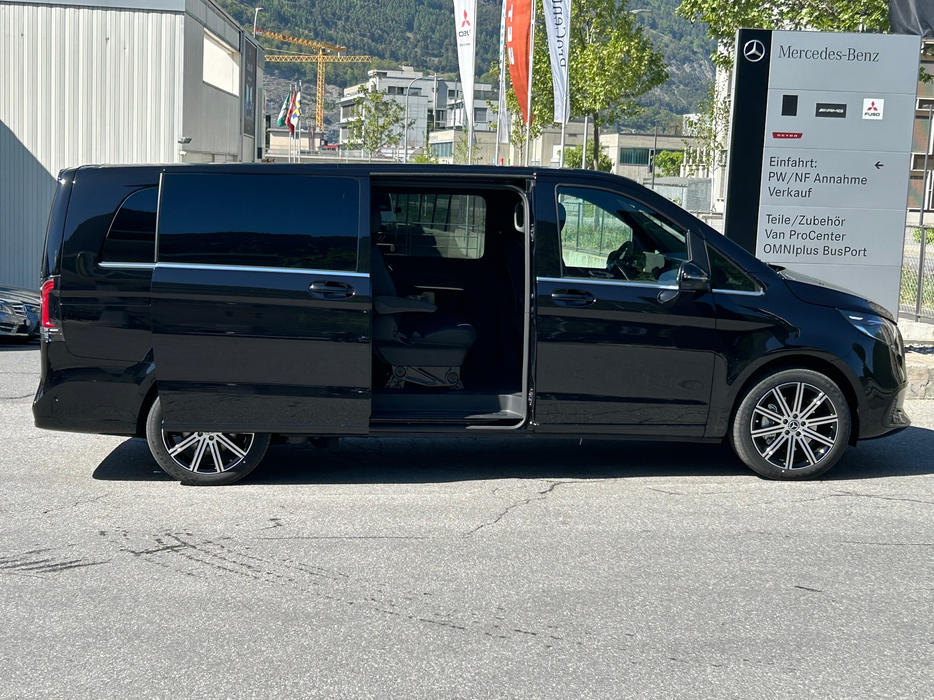 MERCEDES-BENZ V 300 d AVANTGARDE Extralang 4Matic-image-16