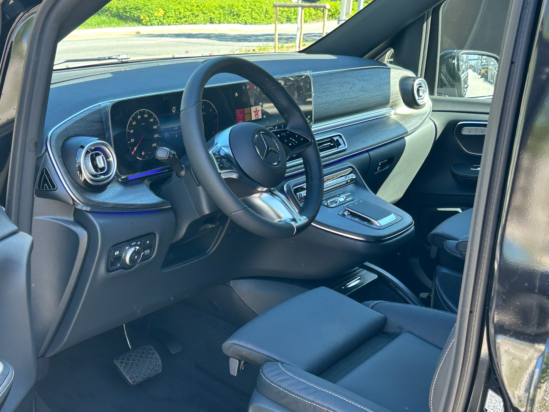 MERCEDES-BENZ V 300 d AVANTGARDE Extralang 4Matic-image-17