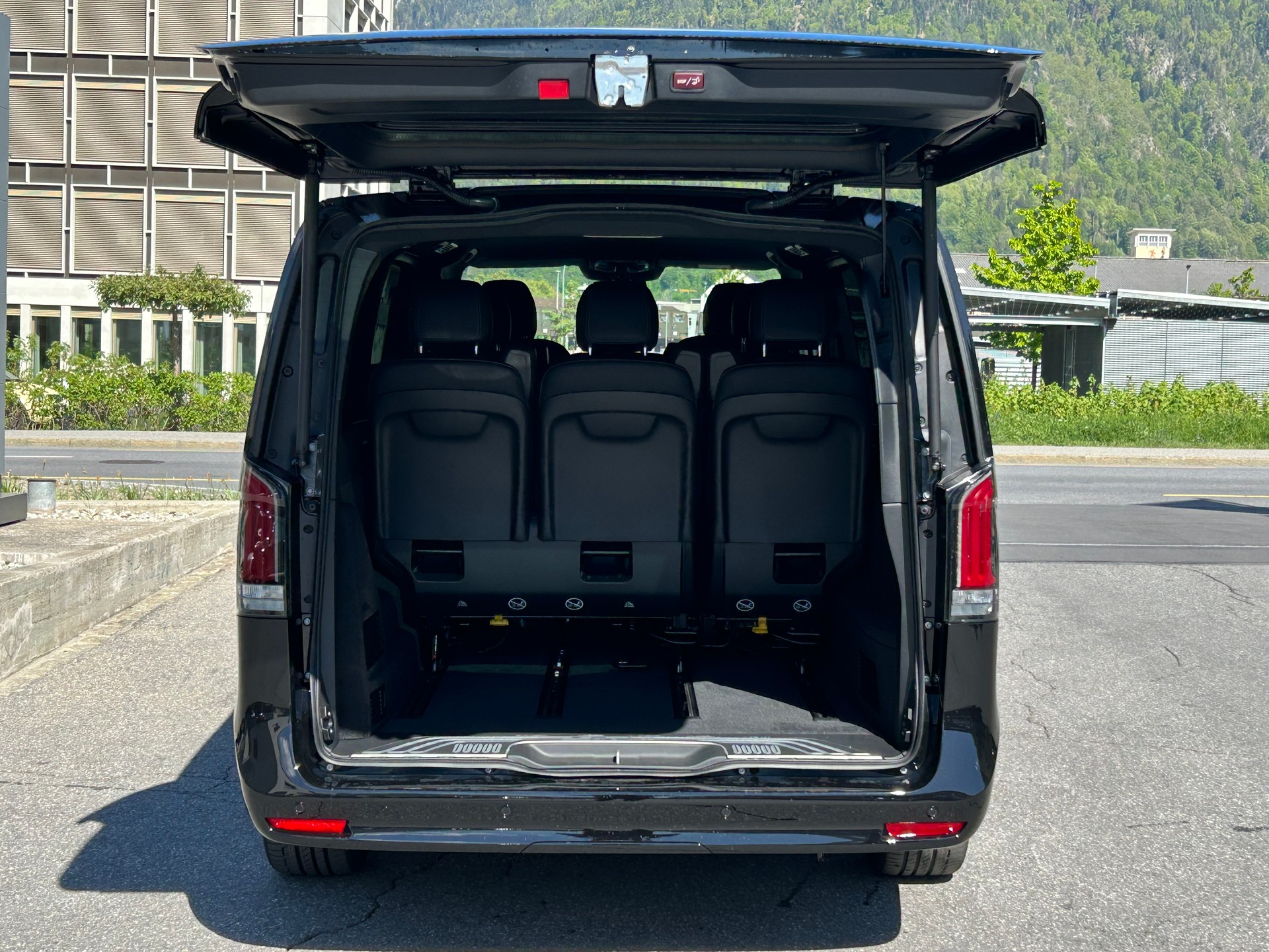 MERCEDES-BENZ V 300 d AVANTGARDE Extralang 4Matic-image-12