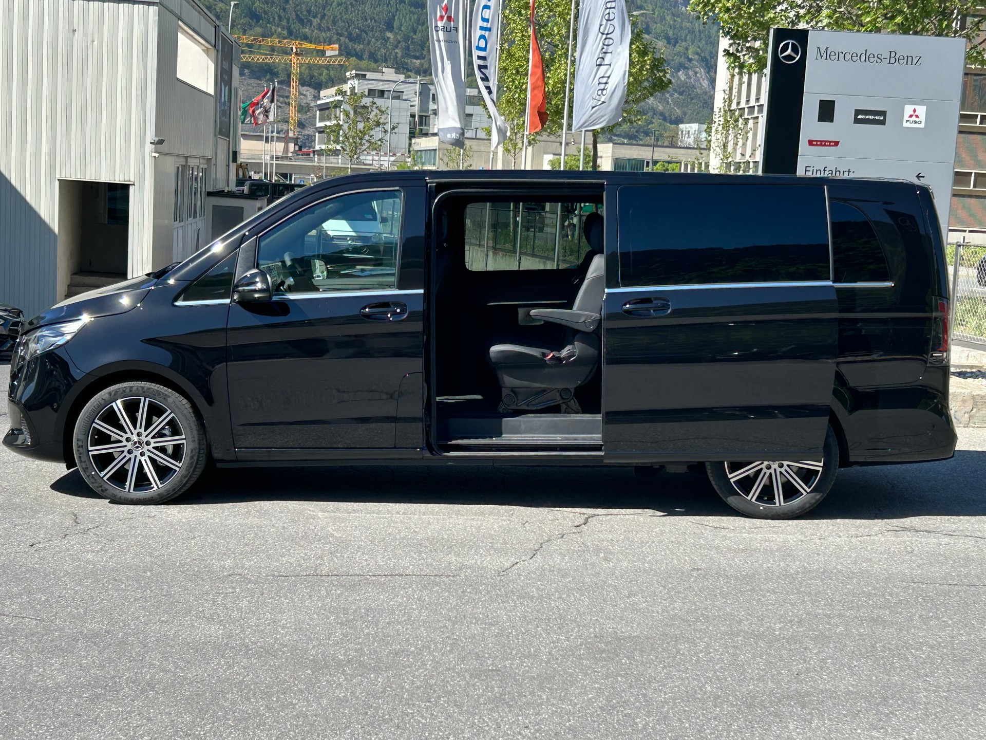 MERCEDES-BENZ V 300 d AVANTGARDE Extralang 4Matic-image-4