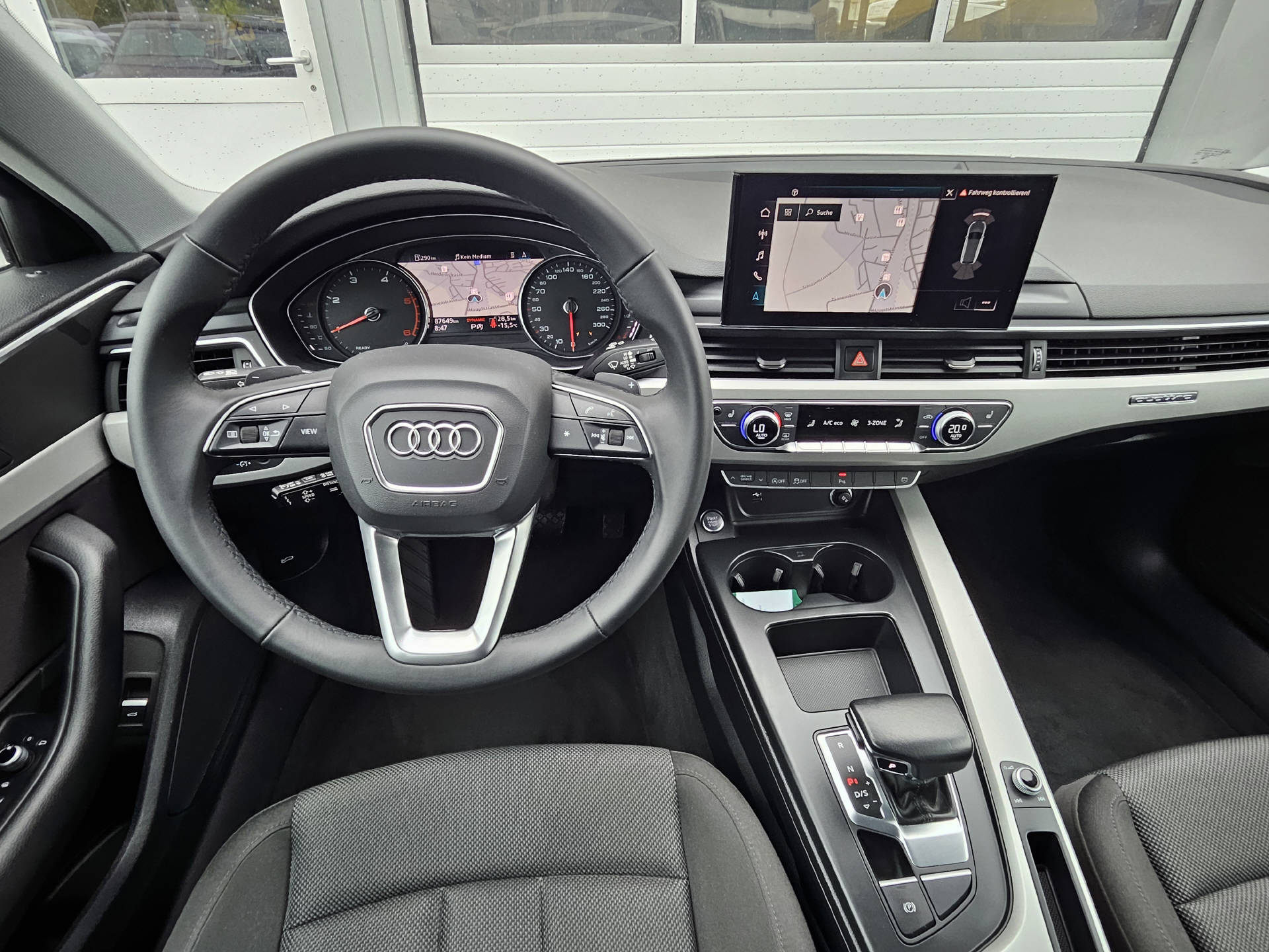 AUDI A4 Avant 2.0 40 TDI Attraction quattro S-Tronic * 8- fach bereift * CH-Fahrzeug *-image-18
