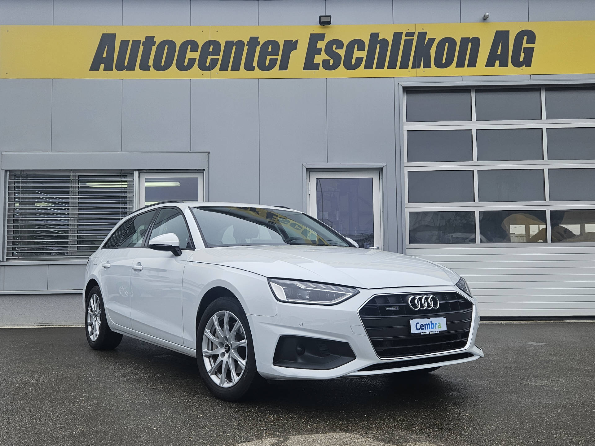 AUDI A4 Avant 2.0 40 TDI Attraction quattro S-Tronic * 8- fach bereift * CH-Fahrzeug *-showroom-element-3