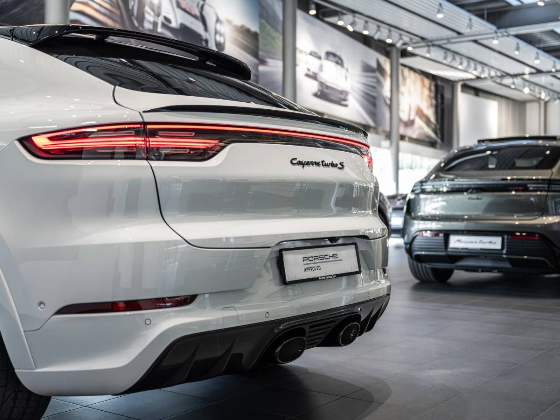 PORSCHE Cayenne Turbo S E-Hybrid Coupé-image-26
