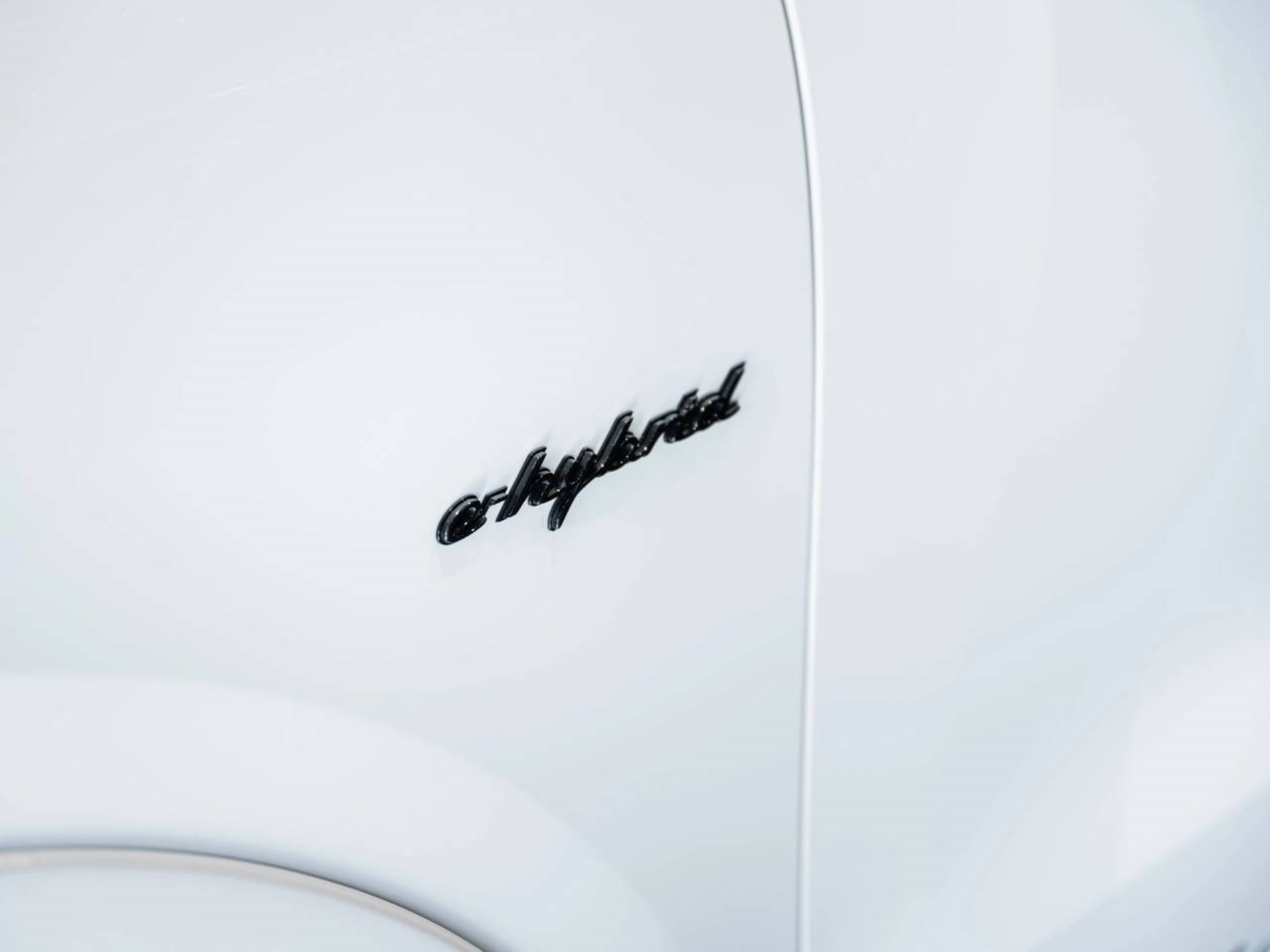 PORSCHE Cayenne Turbo S E-Hybrid Coupé-image-31