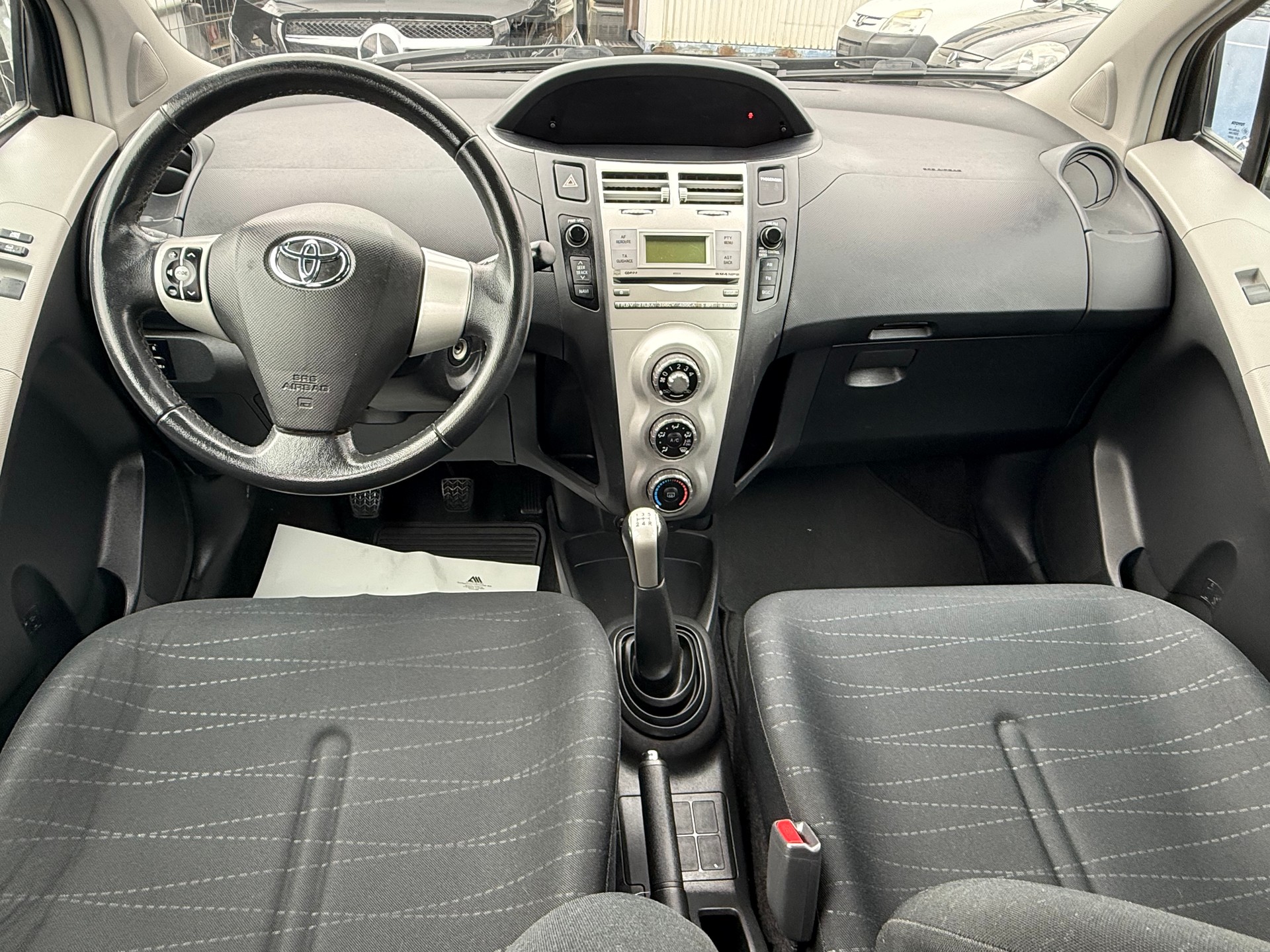 TOYOTA Yaris 1.3 Linea Luna-image-5