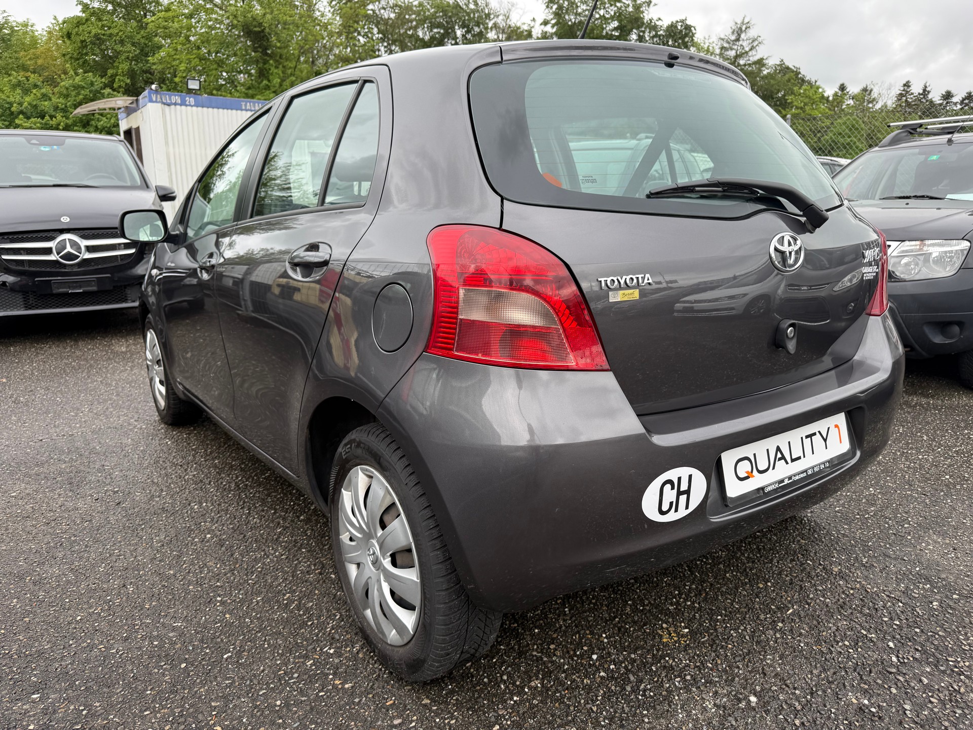 TOYOTA Yaris 1.3 Linea Luna-image-3