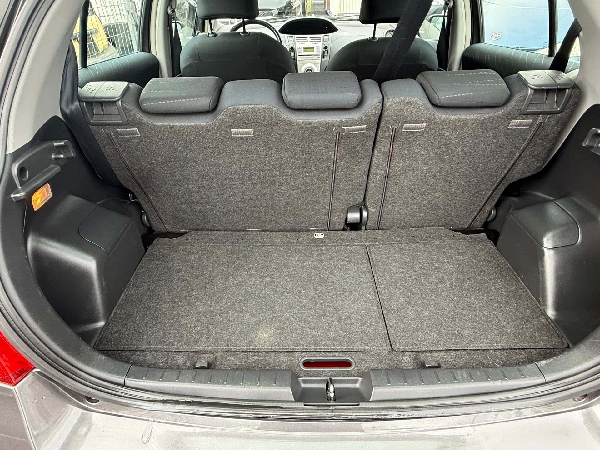 TOYOTA Yaris 1.3 Linea Luna-image-10