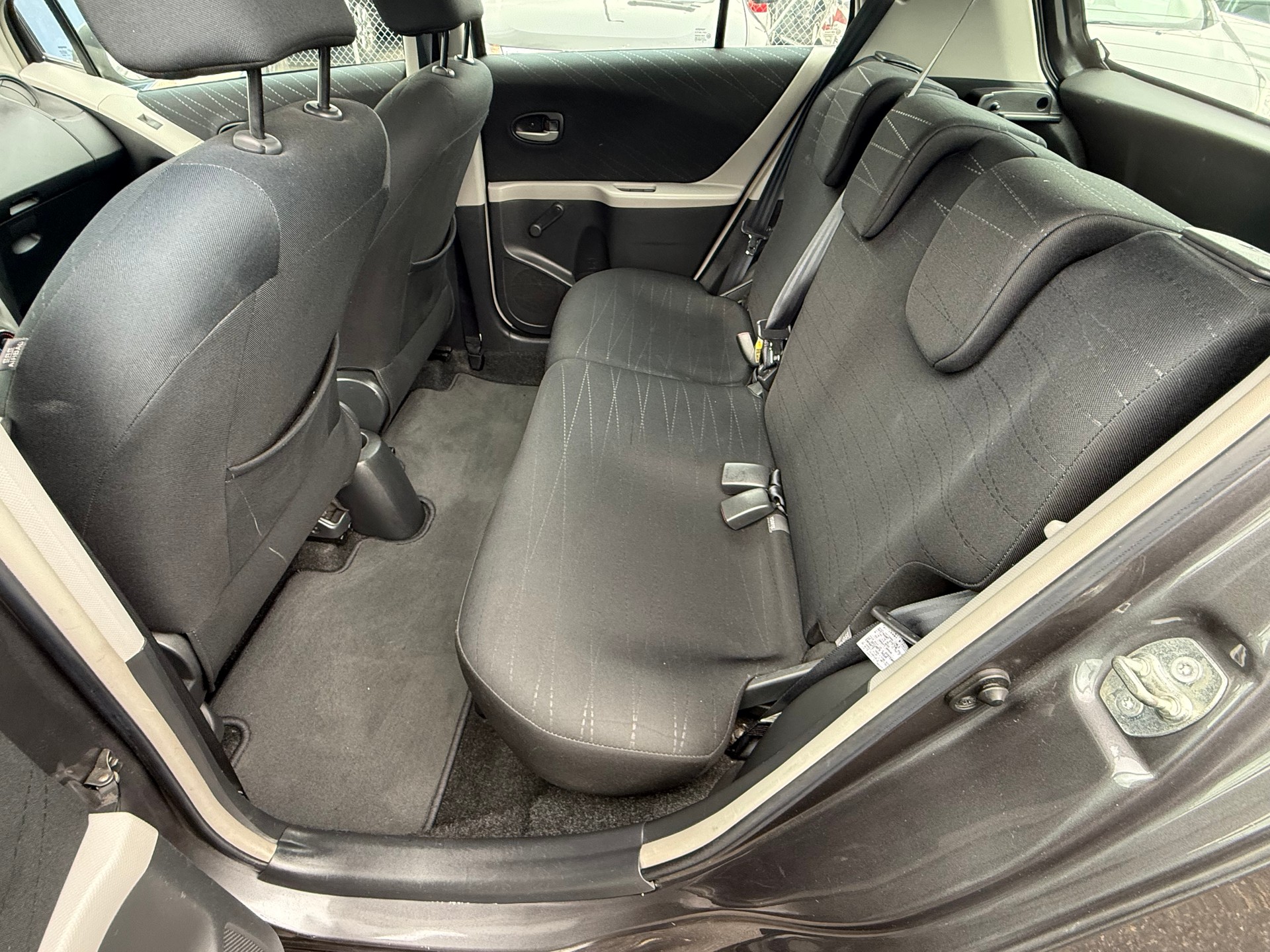 TOYOTA Yaris 1.3 Linea Luna-image-8