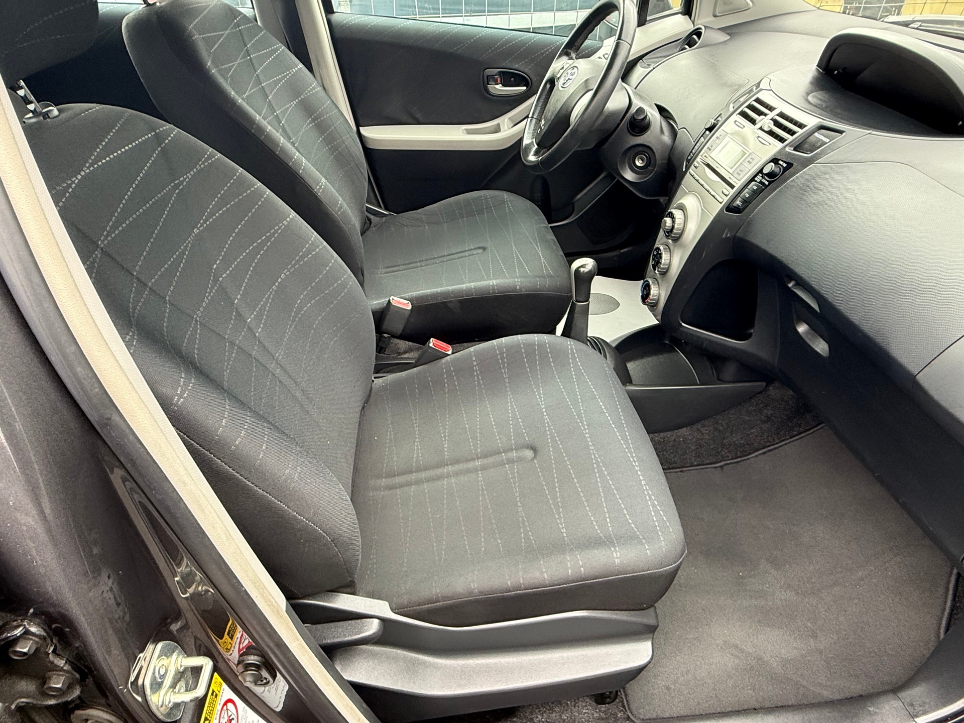 TOYOTA Yaris 1.3 Linea Luna-image-7