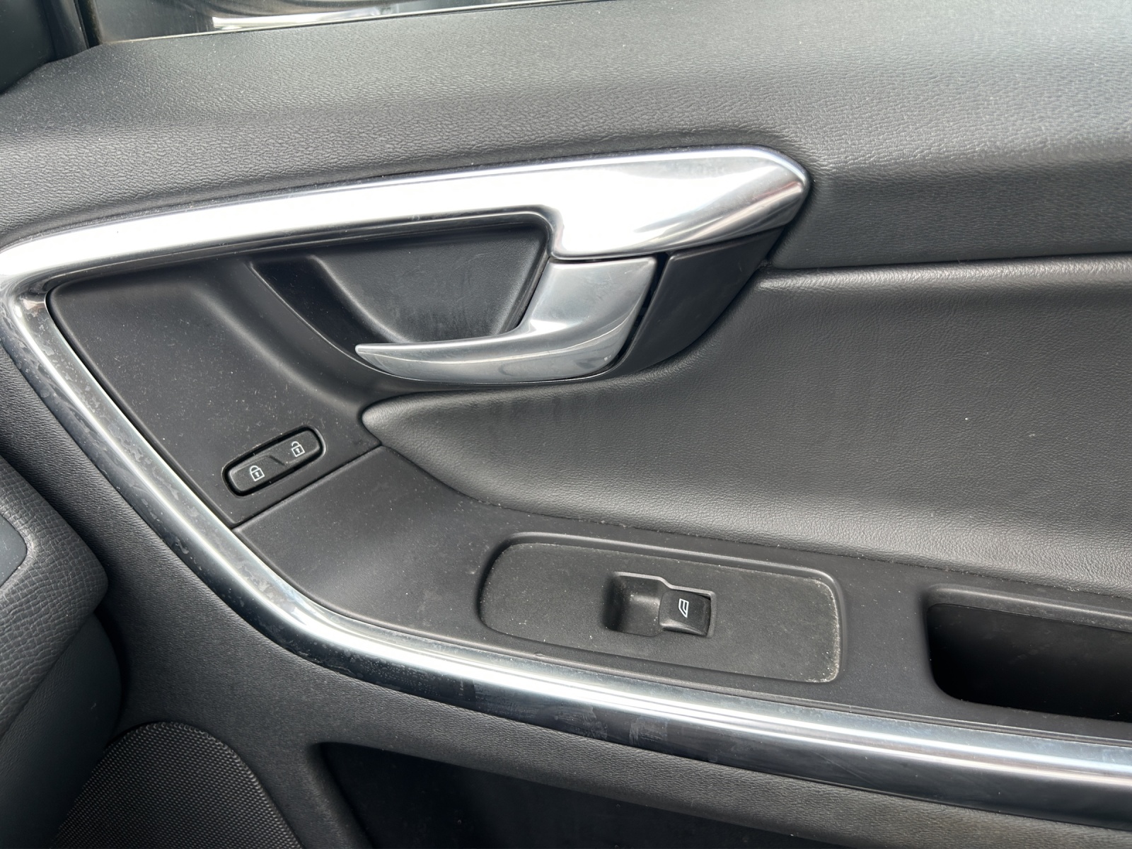 VOLVO XC60 D5 AWD Momentum Geartronic-image-16
