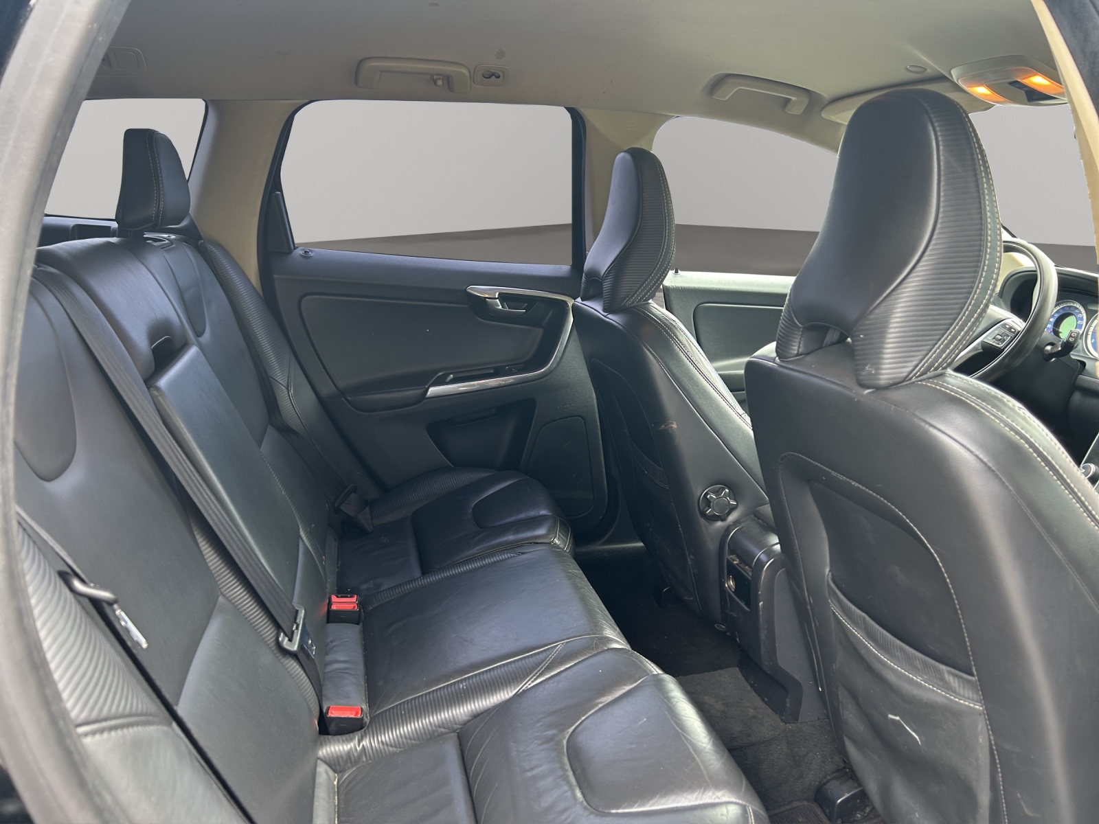 VOLVO XC60 D5 AWD Momentum Geartronic-image-21
