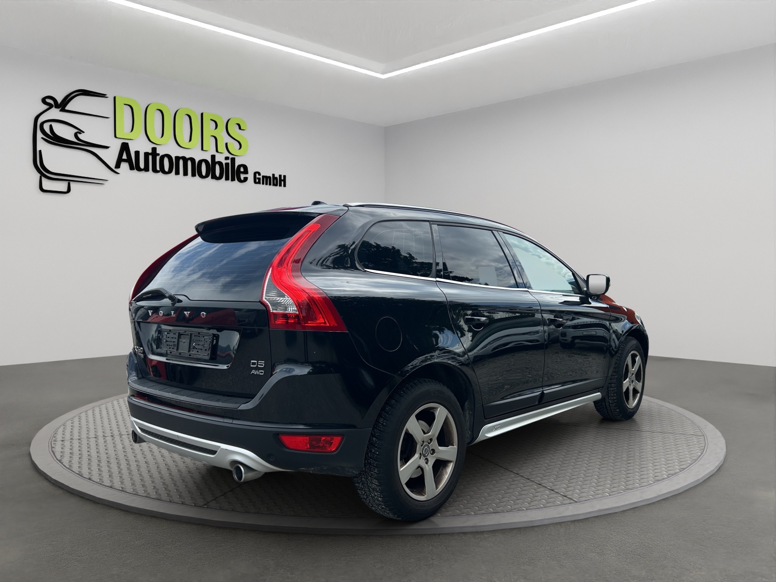 VOLVO XC60 D5 AWD Momentum Geartronic-image-2