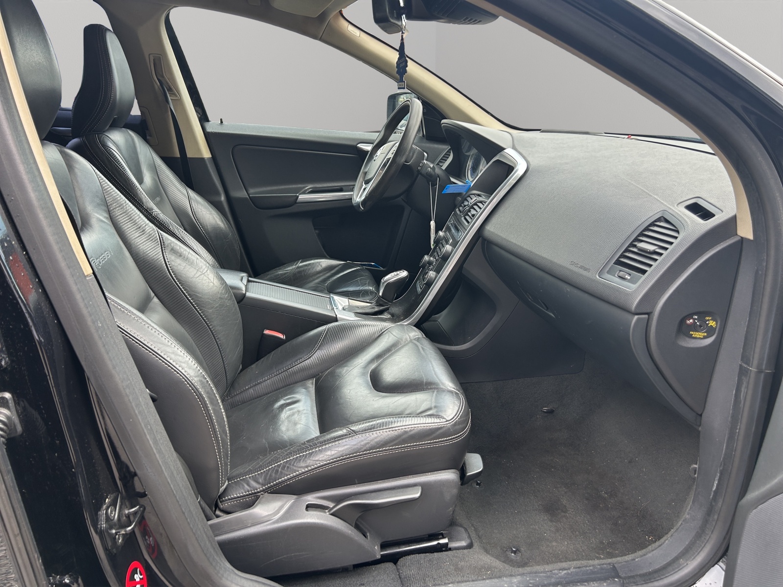VOLVO XC60 D5 AWD Momentum Geartronic-image-11