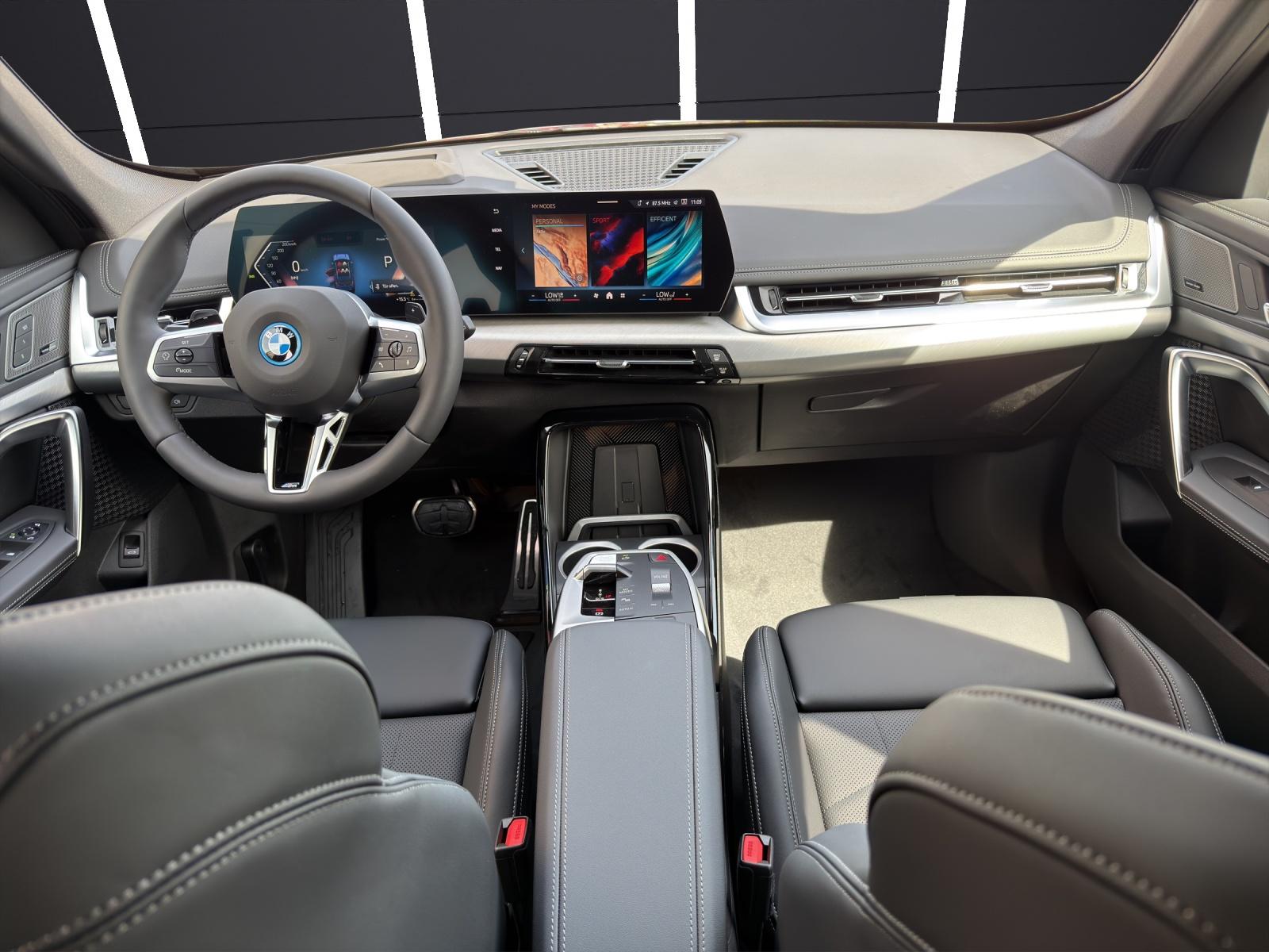 BMW X1 25e xDrive paddles-image-11