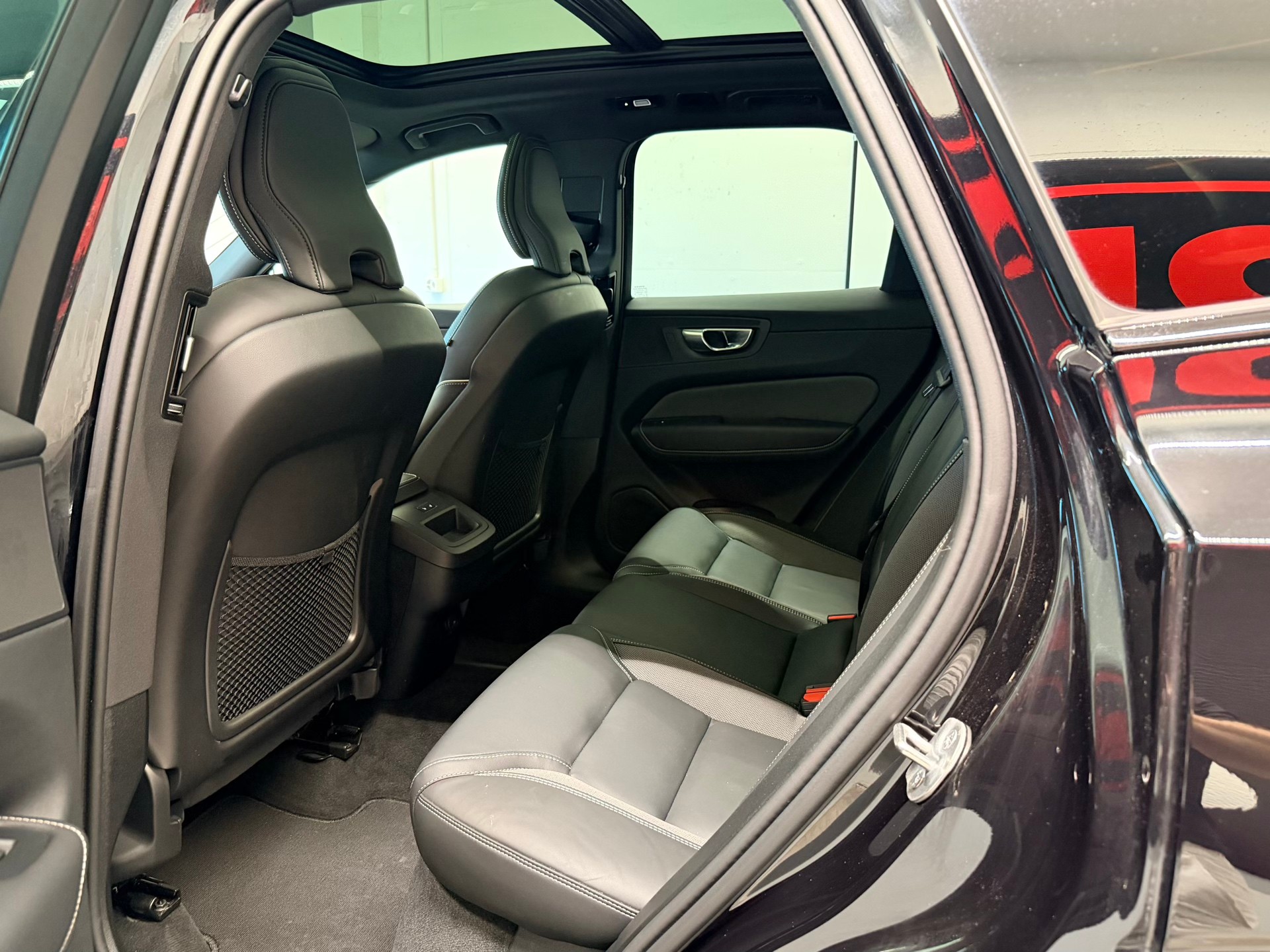 VOLVO XC60 B5 Benzin Mild Hybrid AWD Black Edition Geartronic-image-15