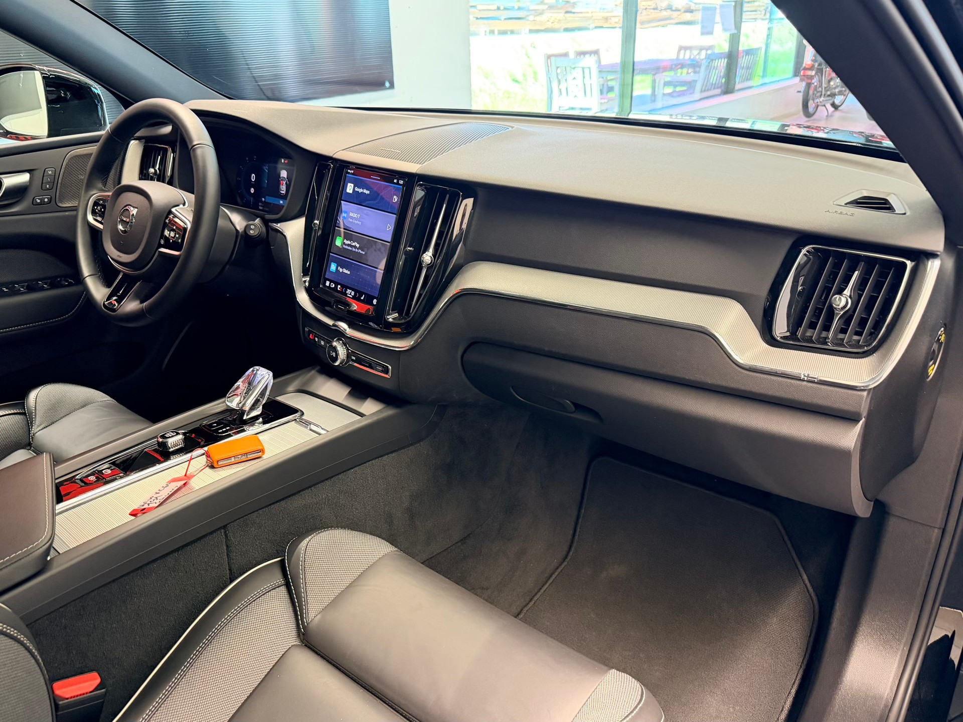 VOLVO XC60 B5 Benzin Mild Hybrid AWD Black Edition Geartronic-image-19