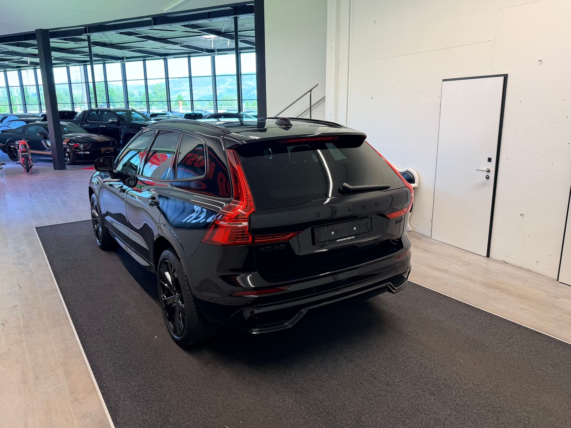 VOLVO XC60 B5 Benzin Mild Hybrid AWD Black Edition Geartronic-image-8