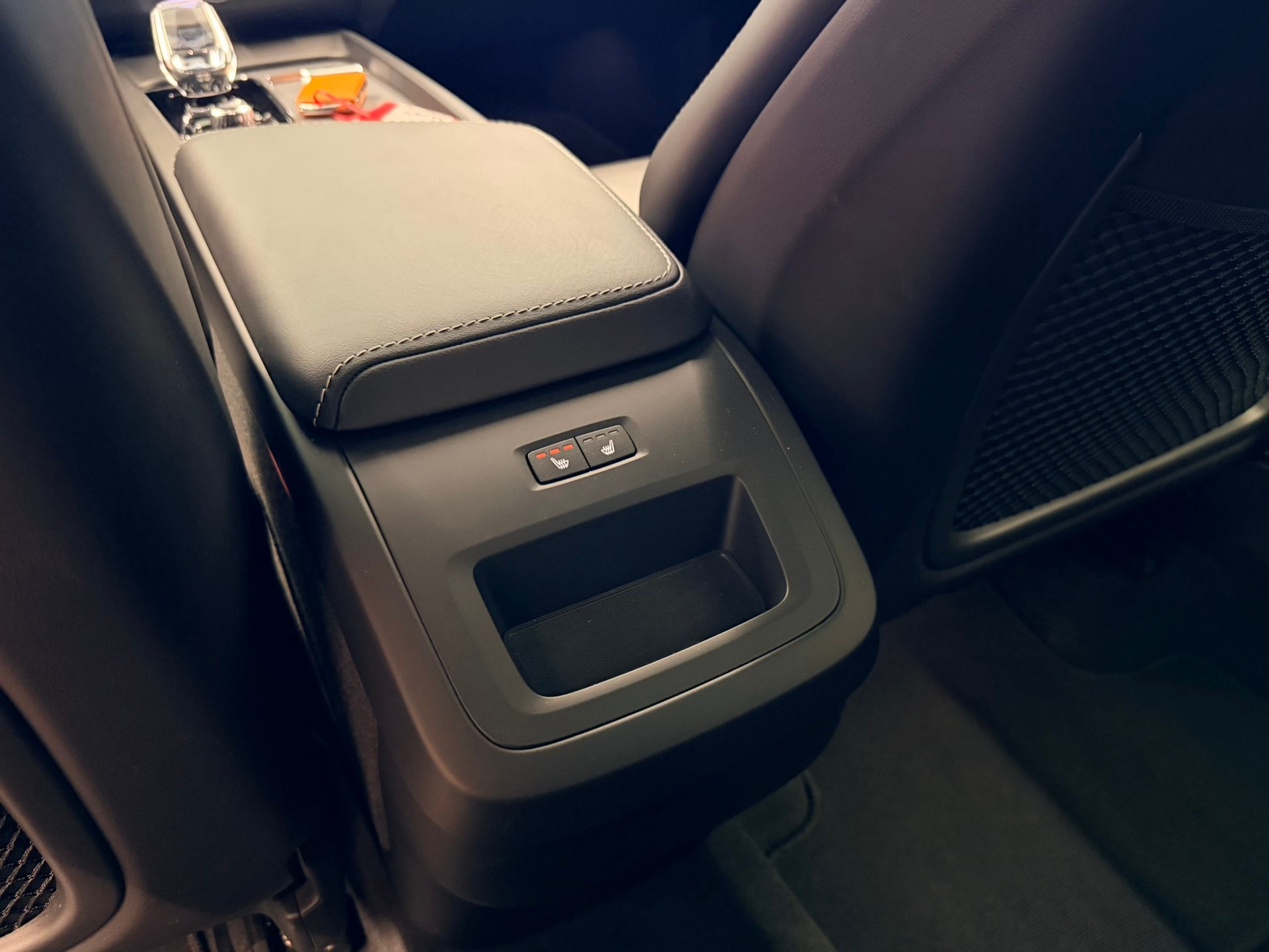 VOLVO XC60 B5 Benzin Mild Hybrid AWD Black Edition Geartronic-image-17