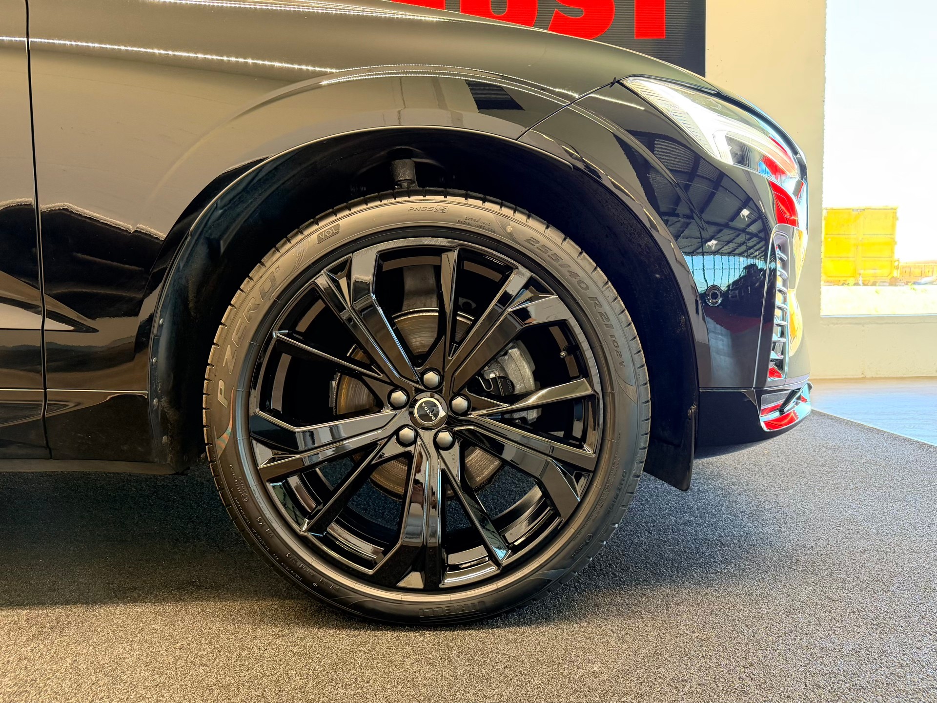 VOLVO XC60 B5 Benzin Mild Hybrid AWD Black Edition Geartronic-image-5