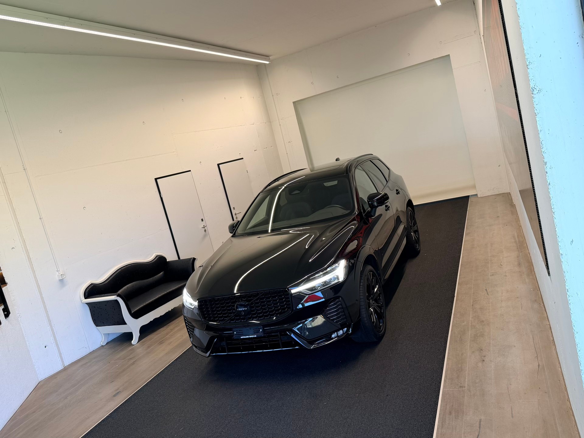 VOLVO XC60 B5 Benzin Mild Hybrid AWD Black Edition Geartronic-image-3